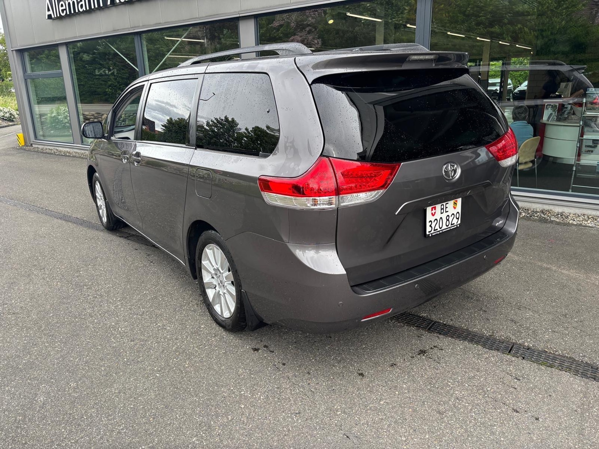 TOYOTA Sienna AWD — zdjęcie 4