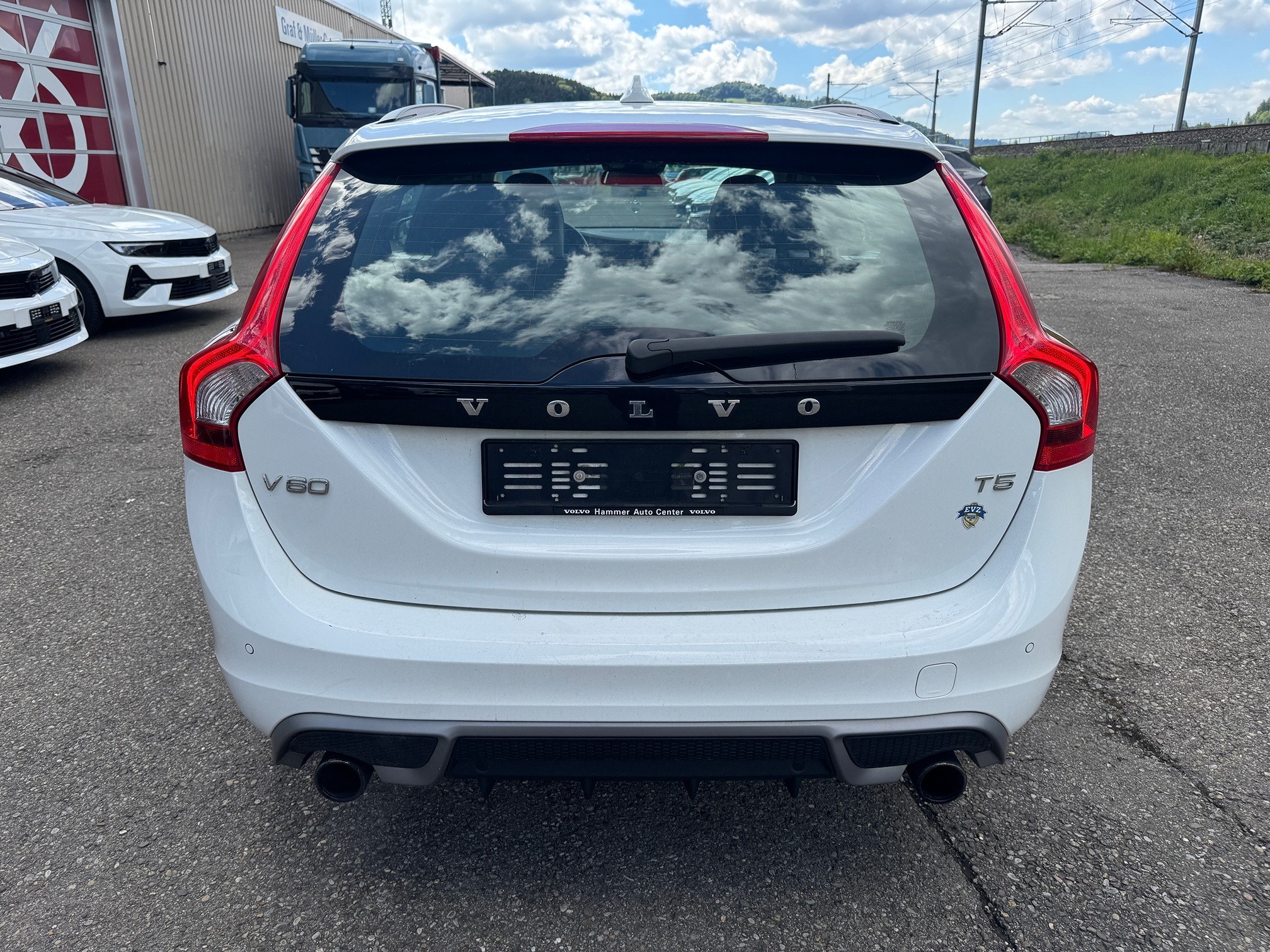 VOLVO V60 T5 R-Design — zdjęcie 13