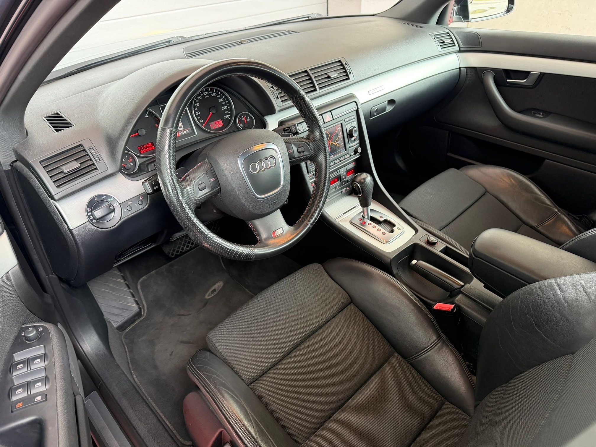 AUDI A4 Av. 3.0TDI qu. — zdjęcie 9