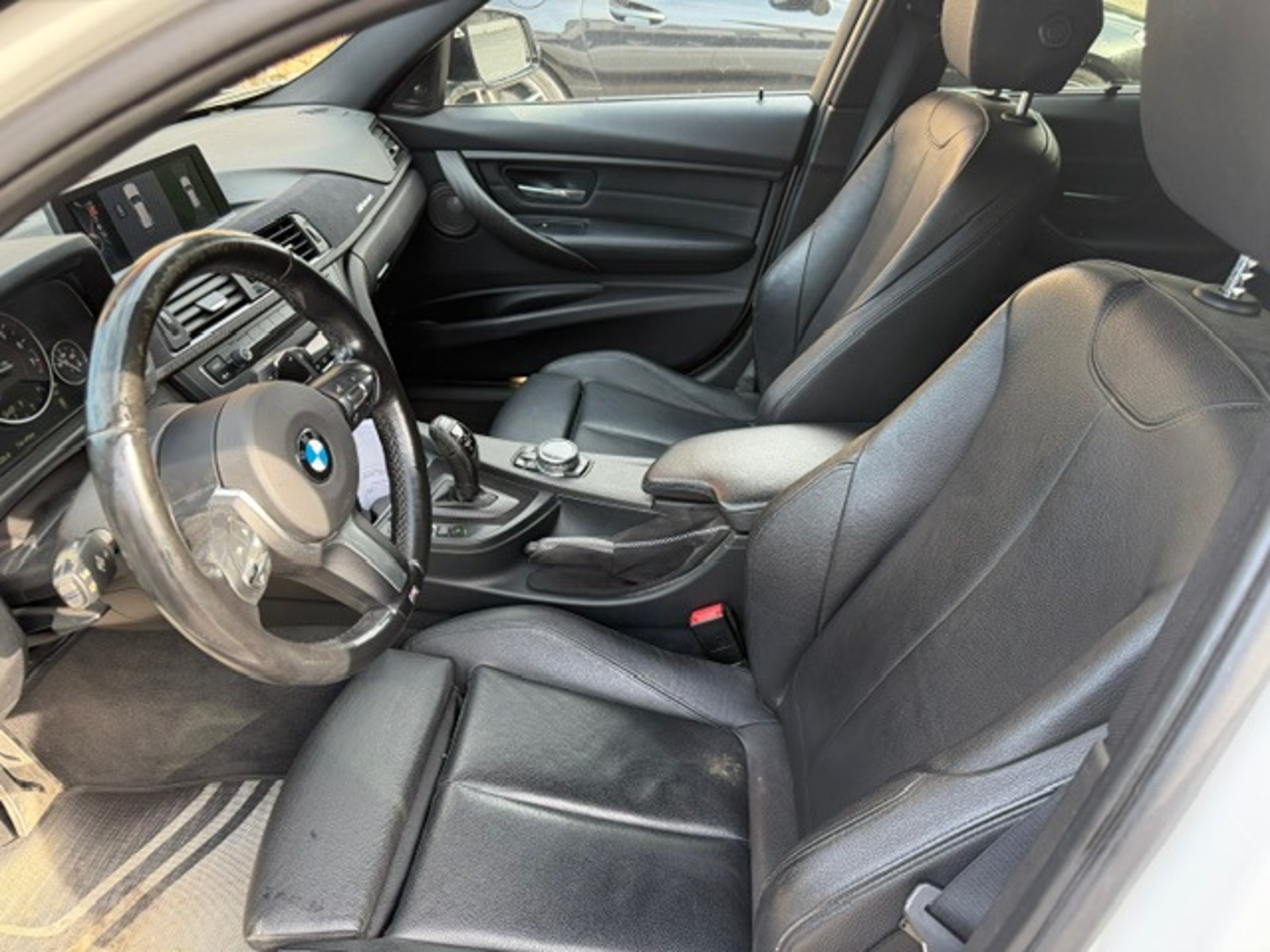 BMW 335i xDrive — zdjęcie 11