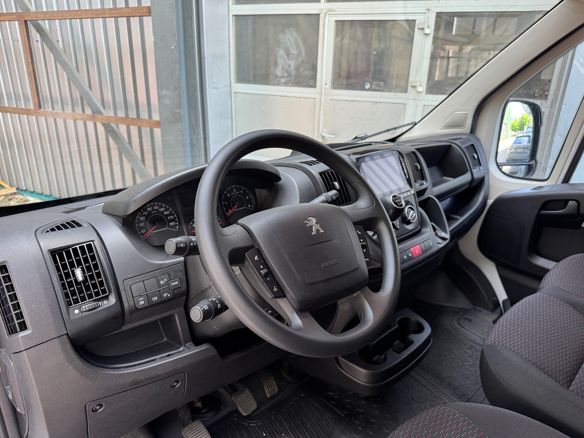 PEUGEOT Boxer BlueHDi — zdjęcie 12