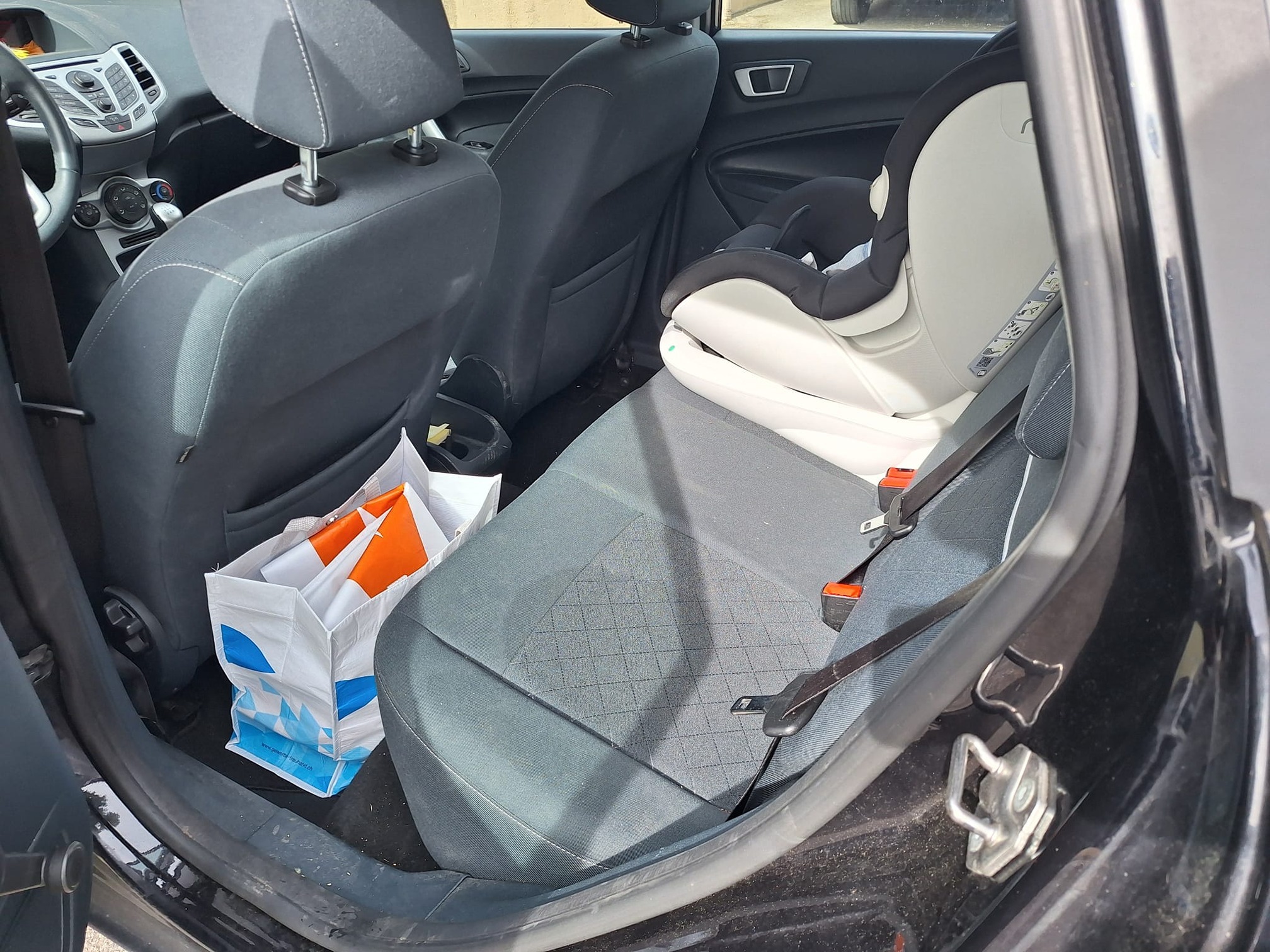 FORD Fiesta 1.4i — zdjęcie 11