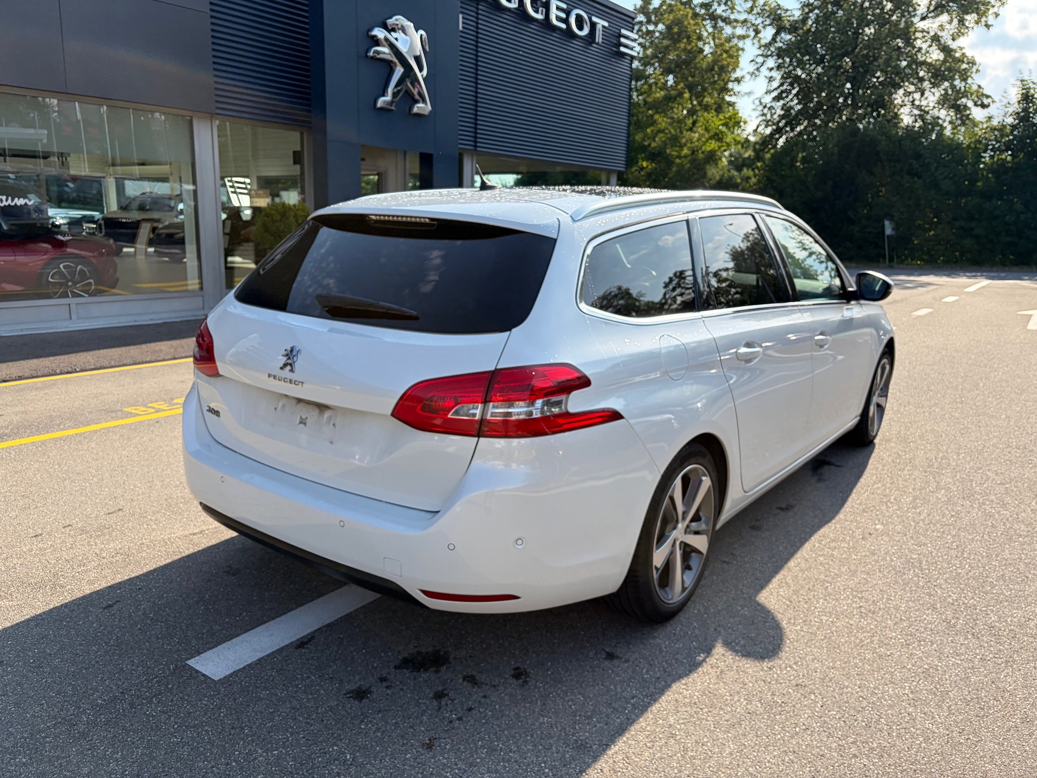 PEUGEOT 308 SW e-THP — zdjęcie 8