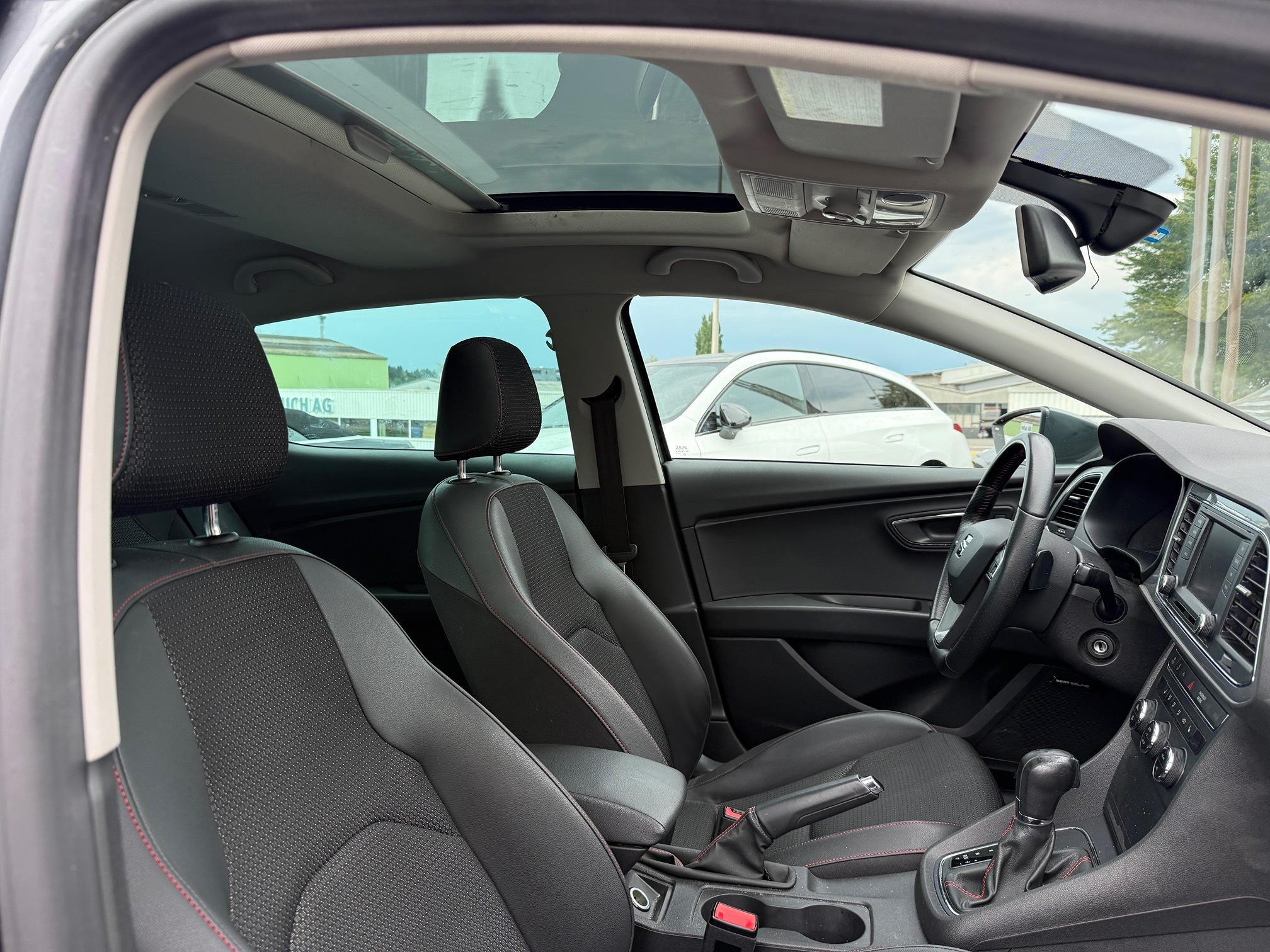 SEAT Leon 1.8 TSI DSG Automat (MFK 07.2025) — zdjęcie 11