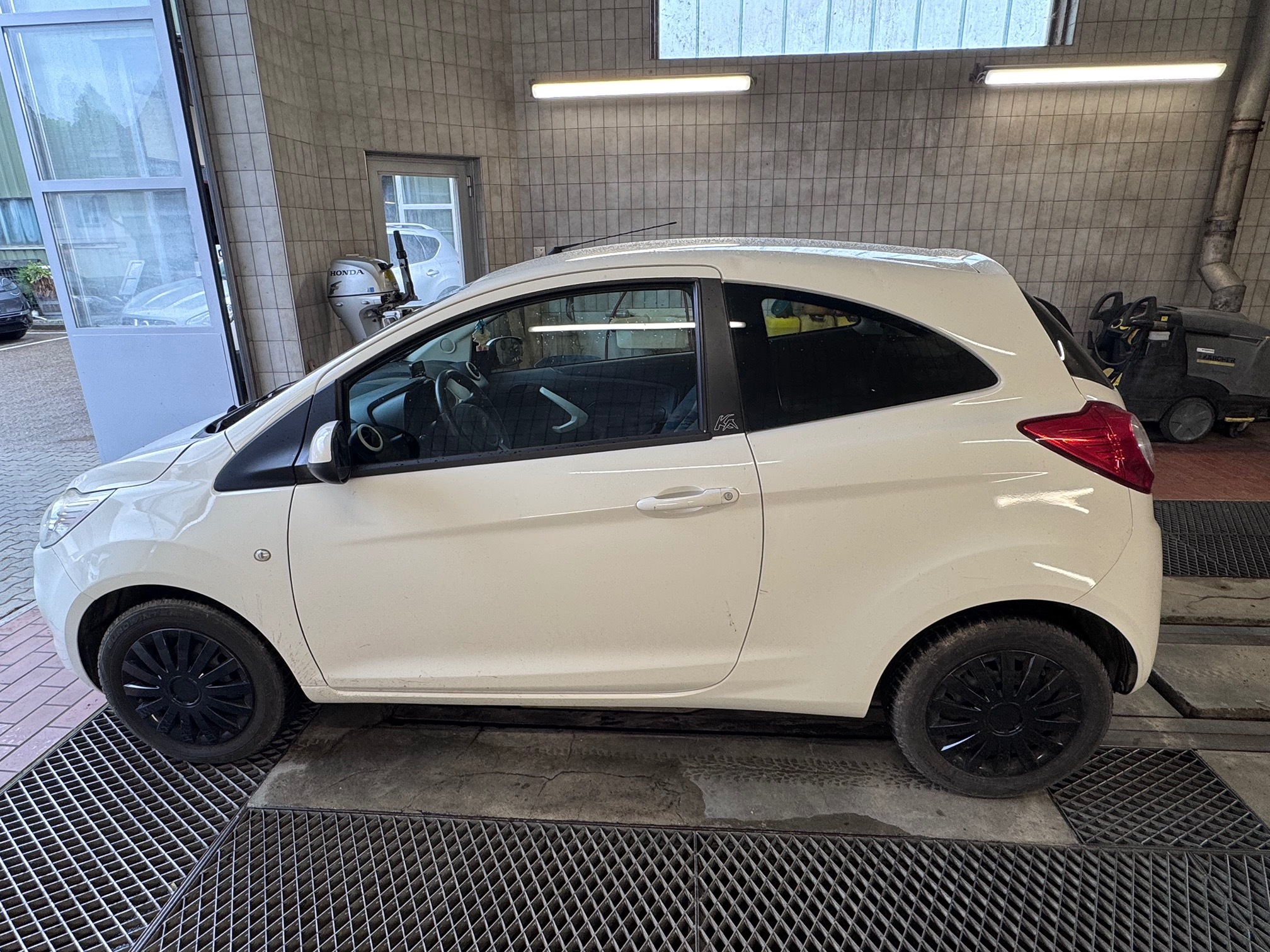 FORD Ka 1.25i — zdjęcie 10