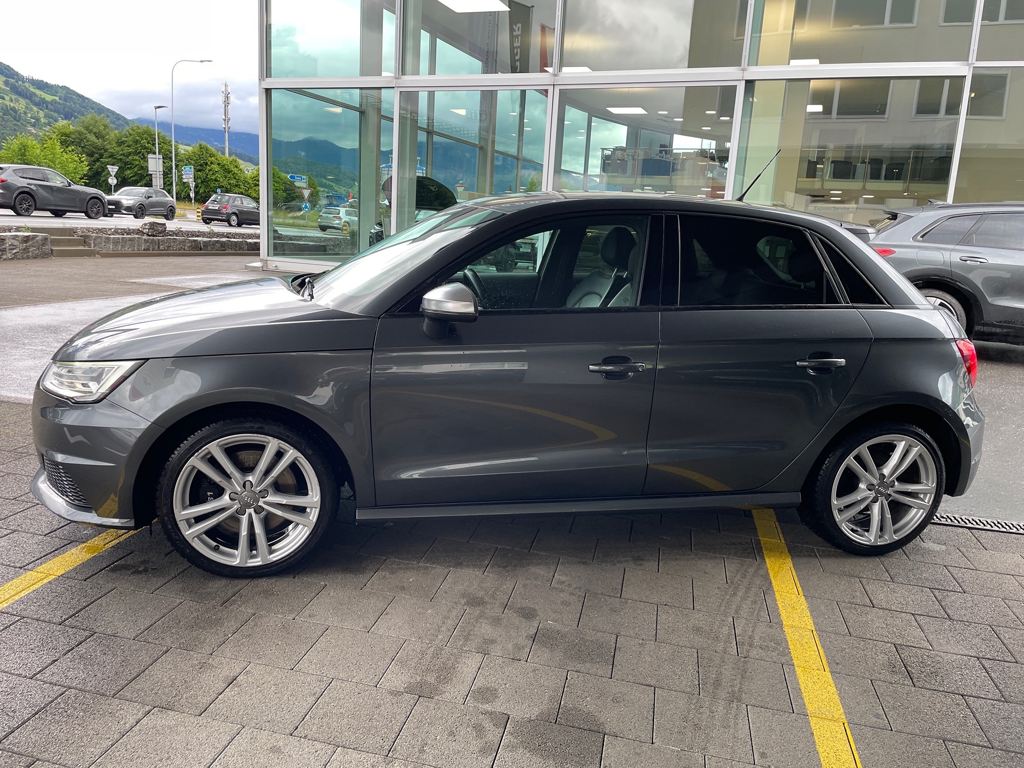 AUDI S1 Sportback quattro 2.0TFSI frisch ab MFK und grossem Service! — zdjęcie 2