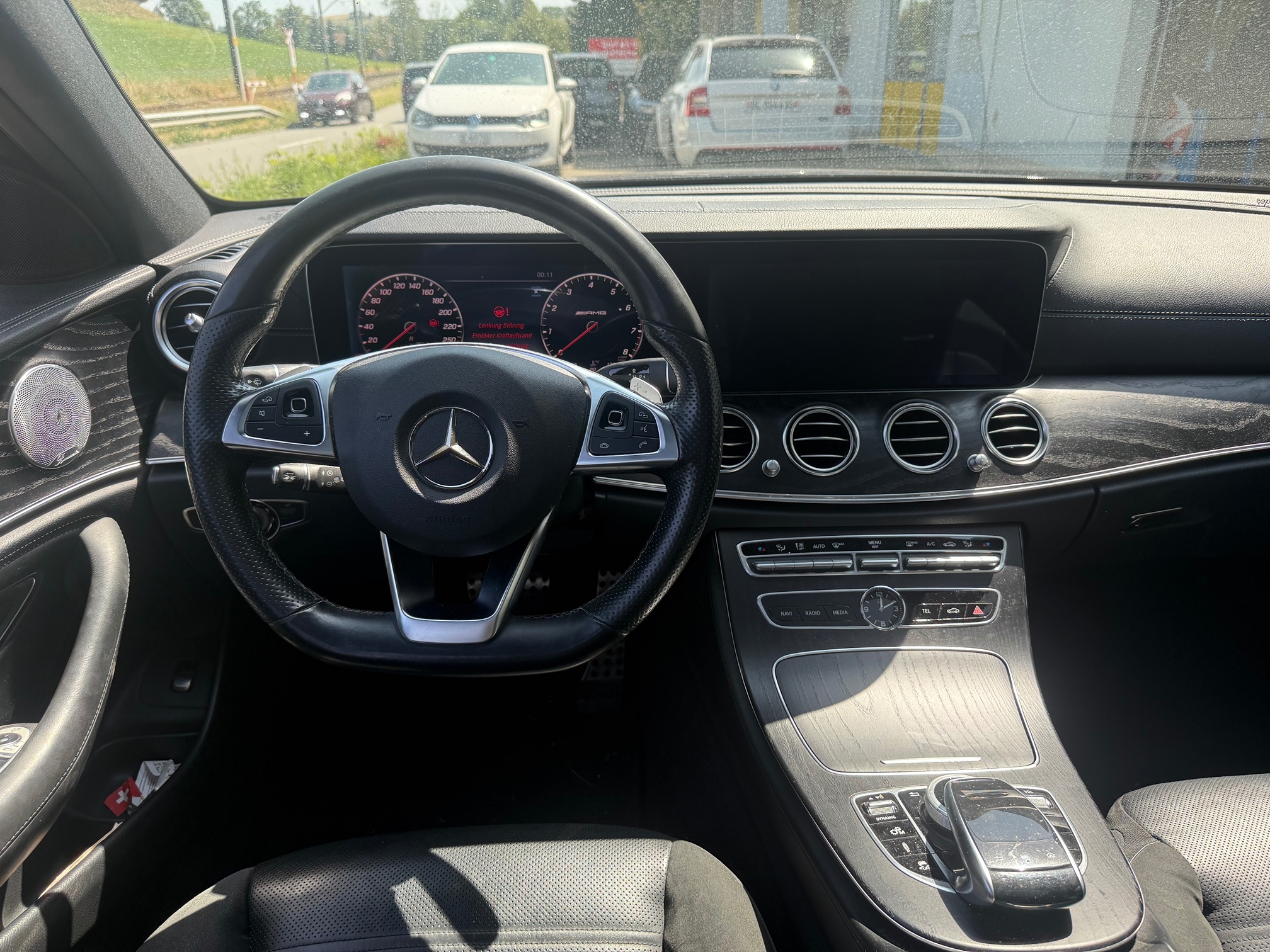 MERCEDES-BENZ AMG E 43 — zdjęcie 11