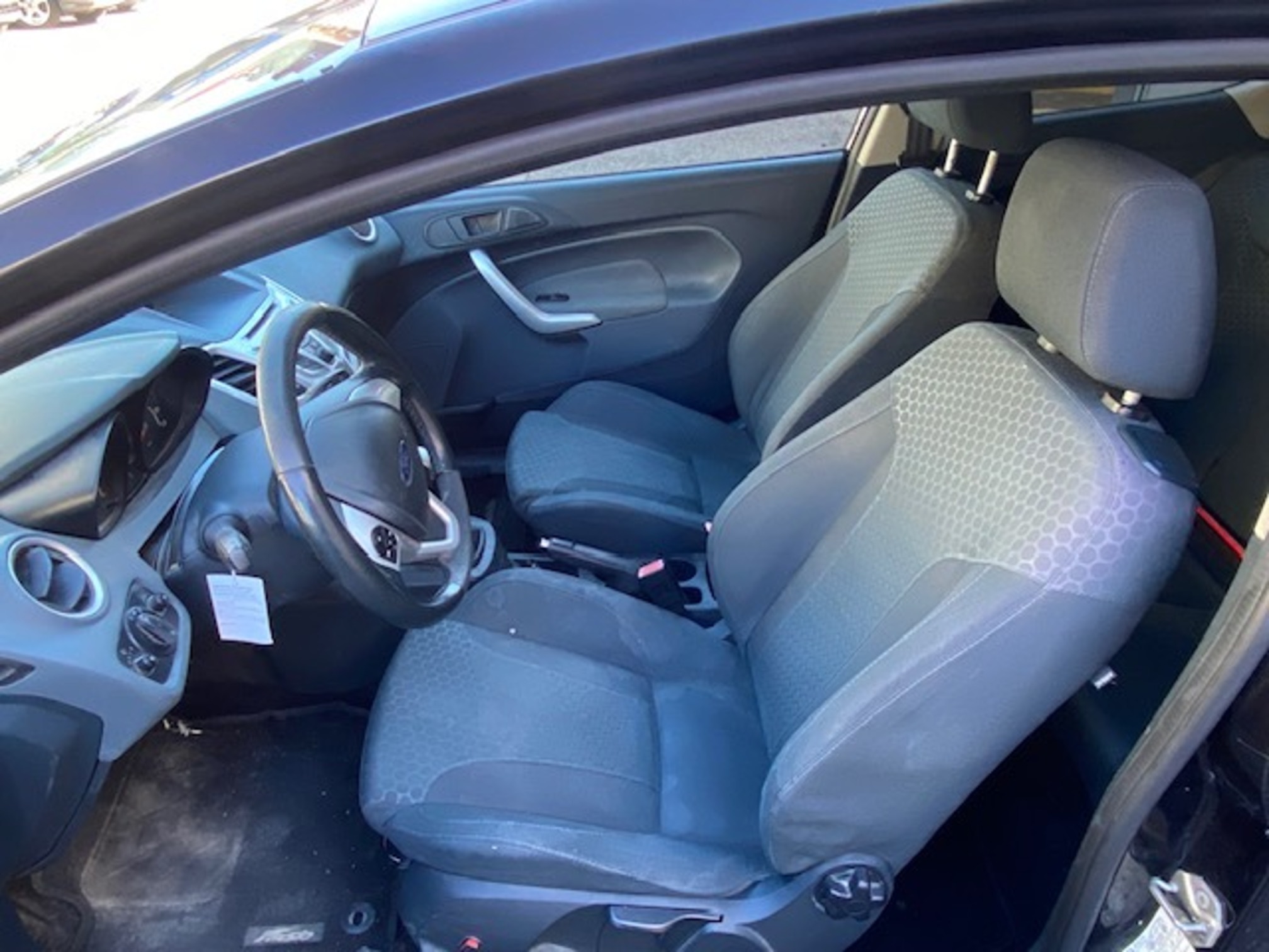 FORD FIESTA 1.6I — zdjęcie 10
