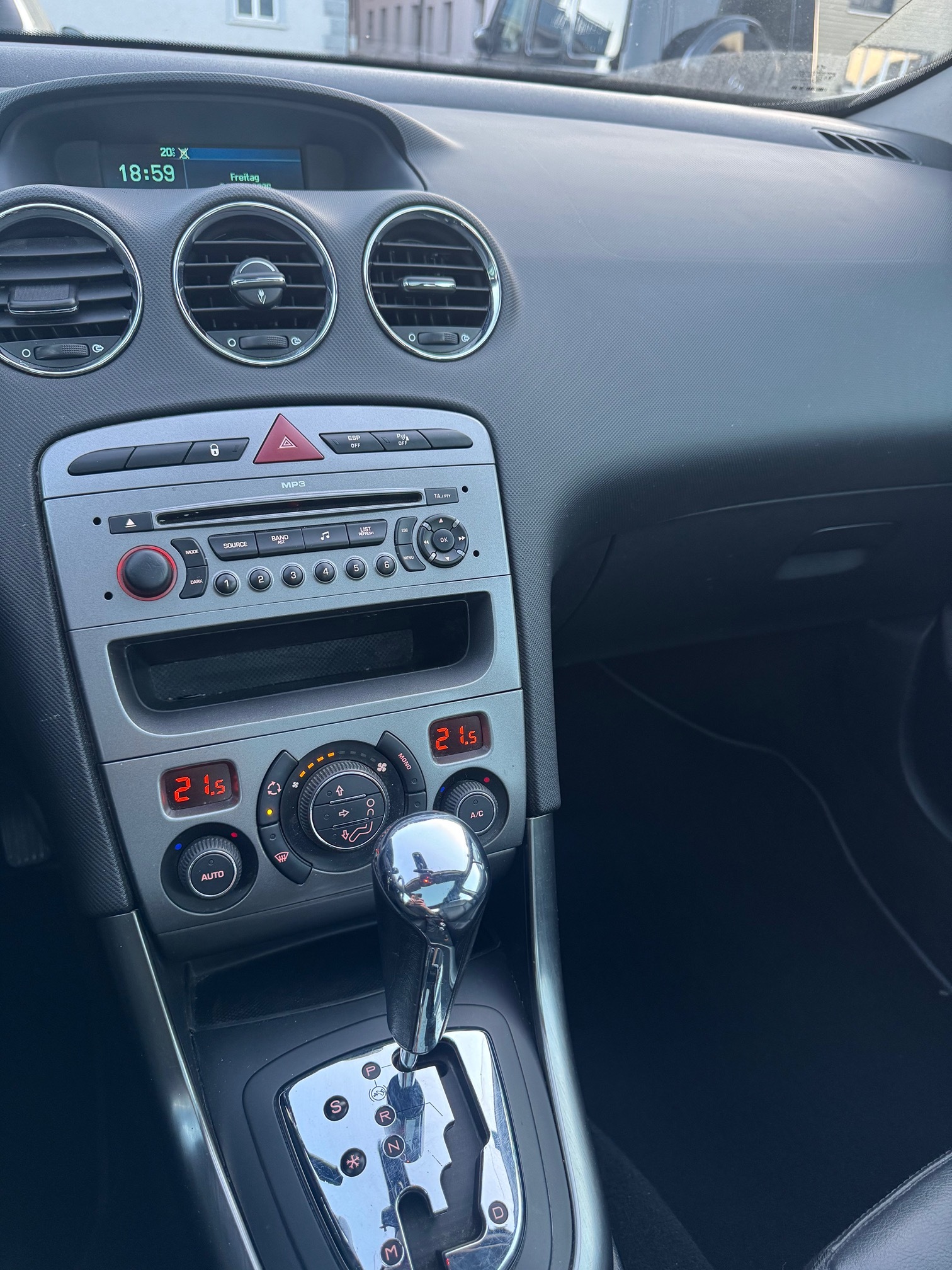 PEUGEOT 308 1.6i Turbo — zdjęcie 12