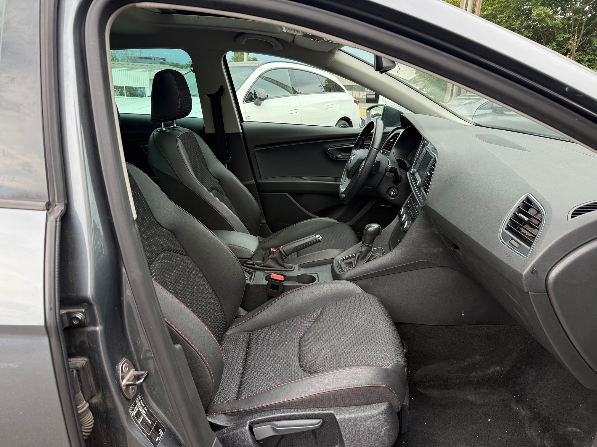 SEAT Leon 1.8 TSI DSG Automat (MFK 07.2025) — zdjęcie 10