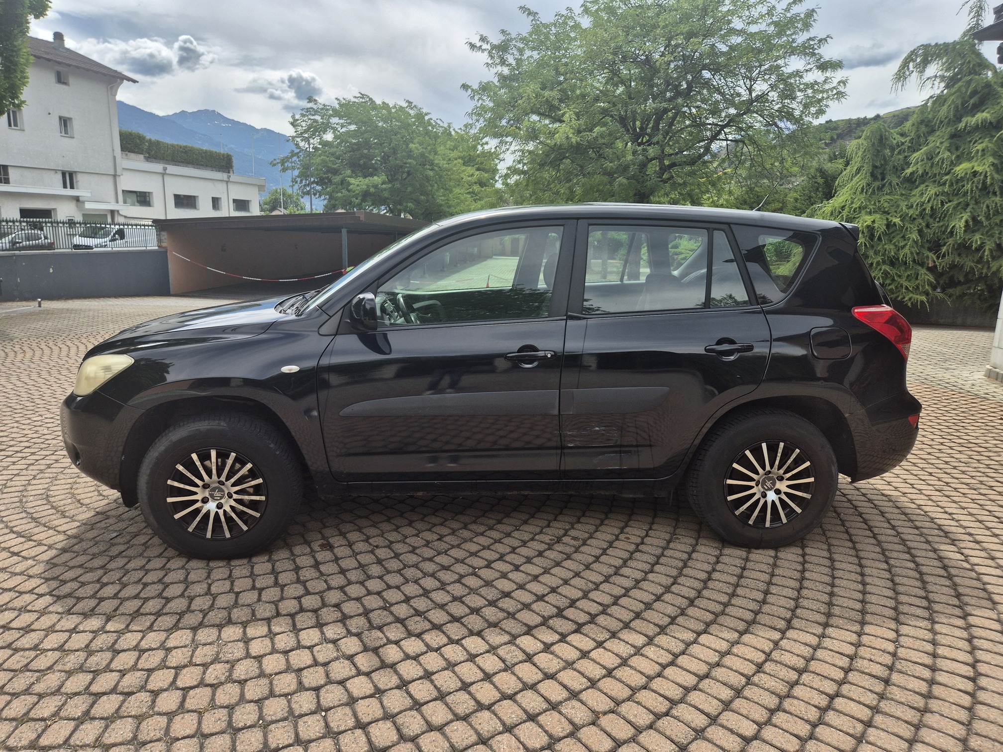 TOYOTA RAV4 2.0 — zdjęcie 3