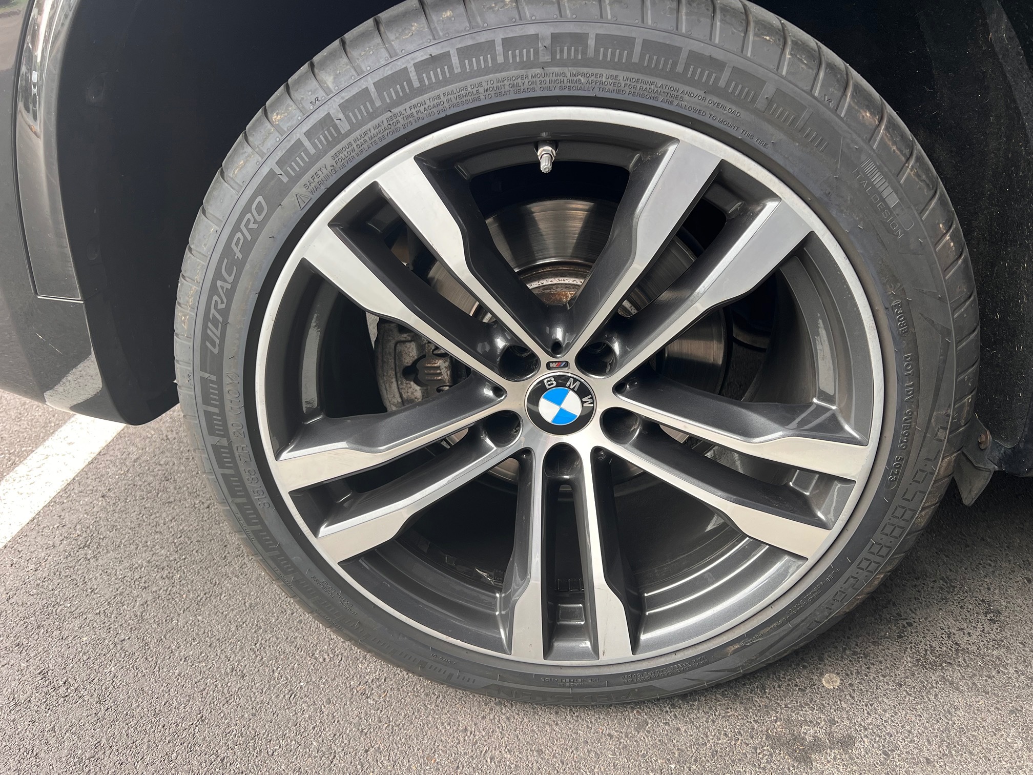 BMW X5 M50d — zdjęcie 15