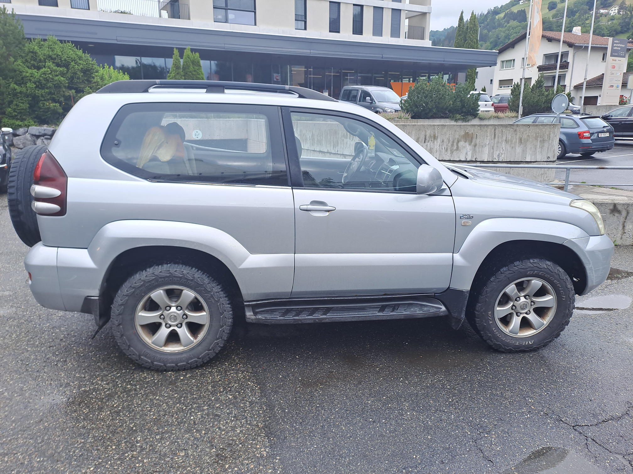 TOYOTA Land Cruiser — zdjęcie 8