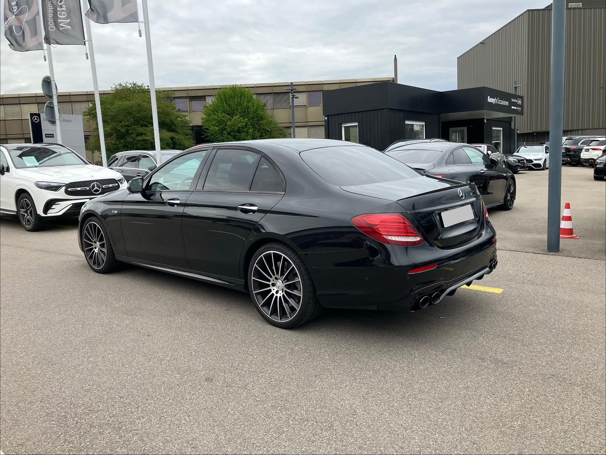 MERCEDES-BENZ E 43 AMG 4MATIC Limousine — zdjęcie 4