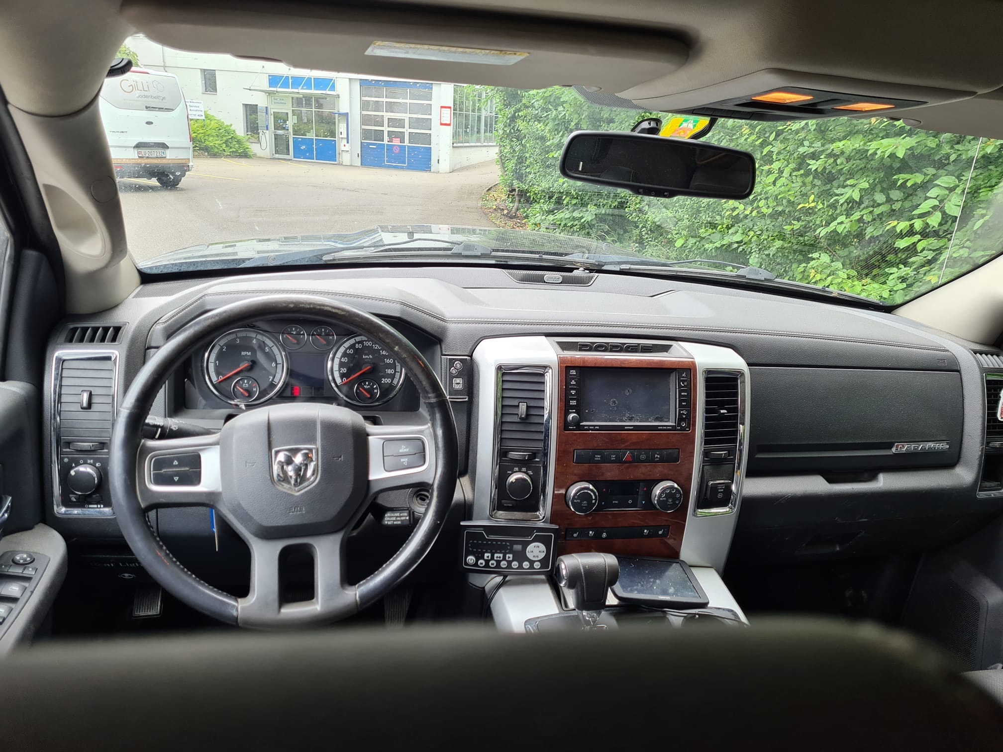 DODGE Ram 1500 Pick-up 5.7i-V8 Hemi 401 PS Laramie 4x4 AWD 8-Gang Automat — zdjęcie 7