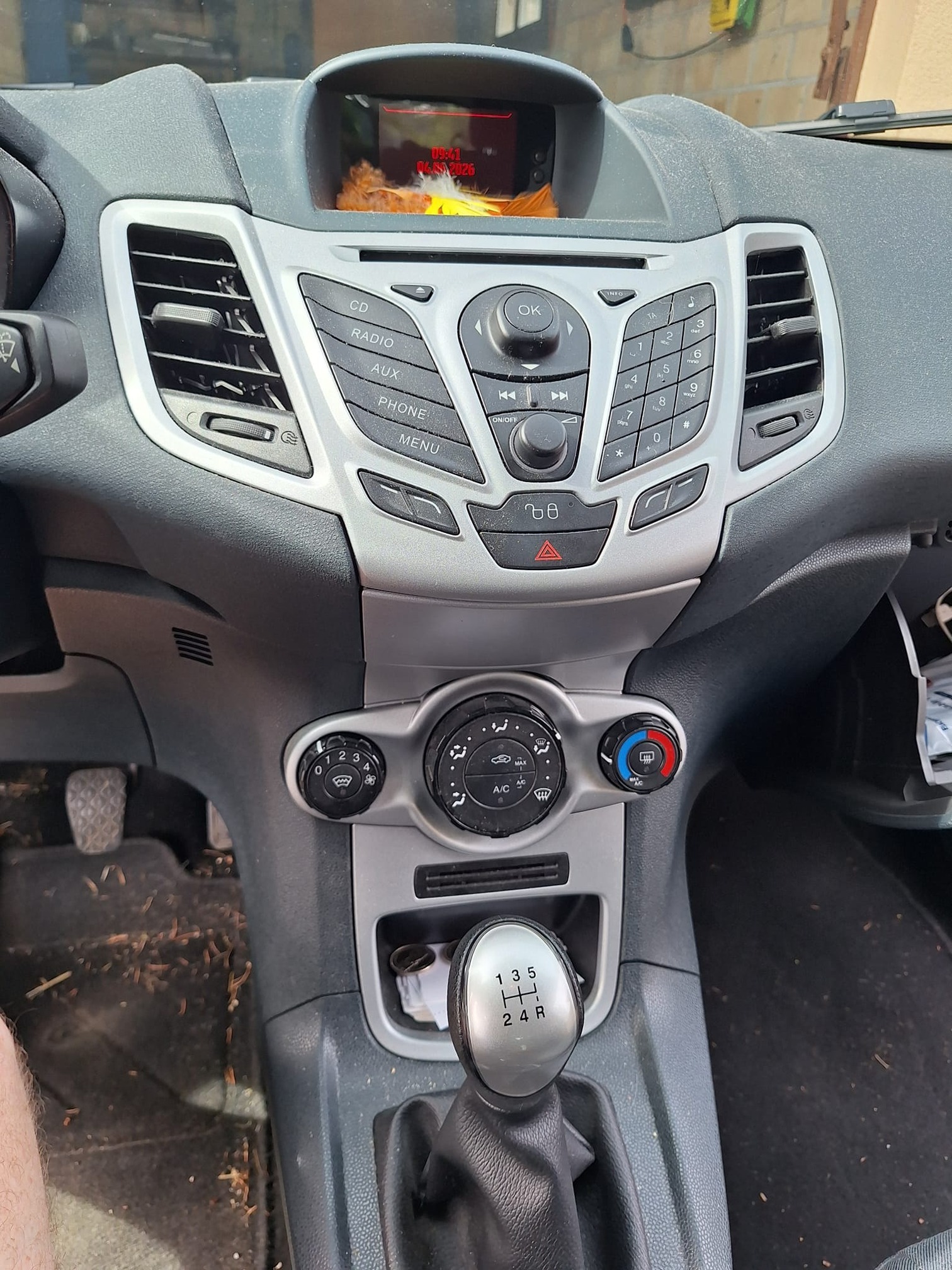 FORD Fiesta 1.4i — zdjęcie 9
