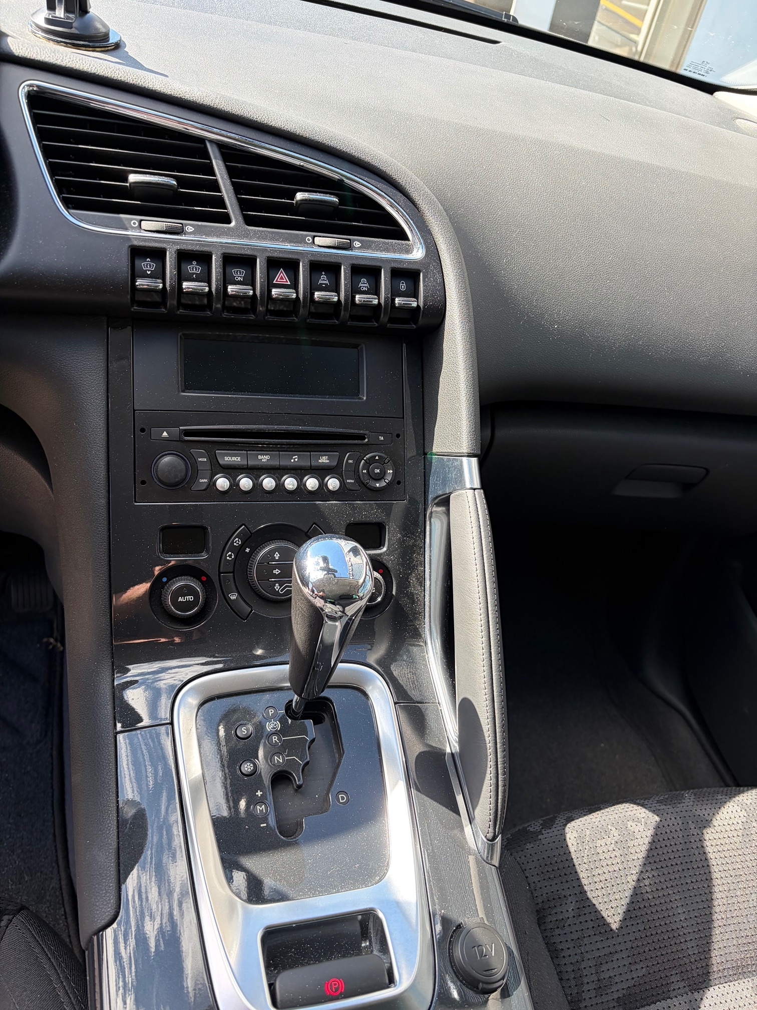 PEUGEOT 3008 1.6i Turbo — zdjęcie 8