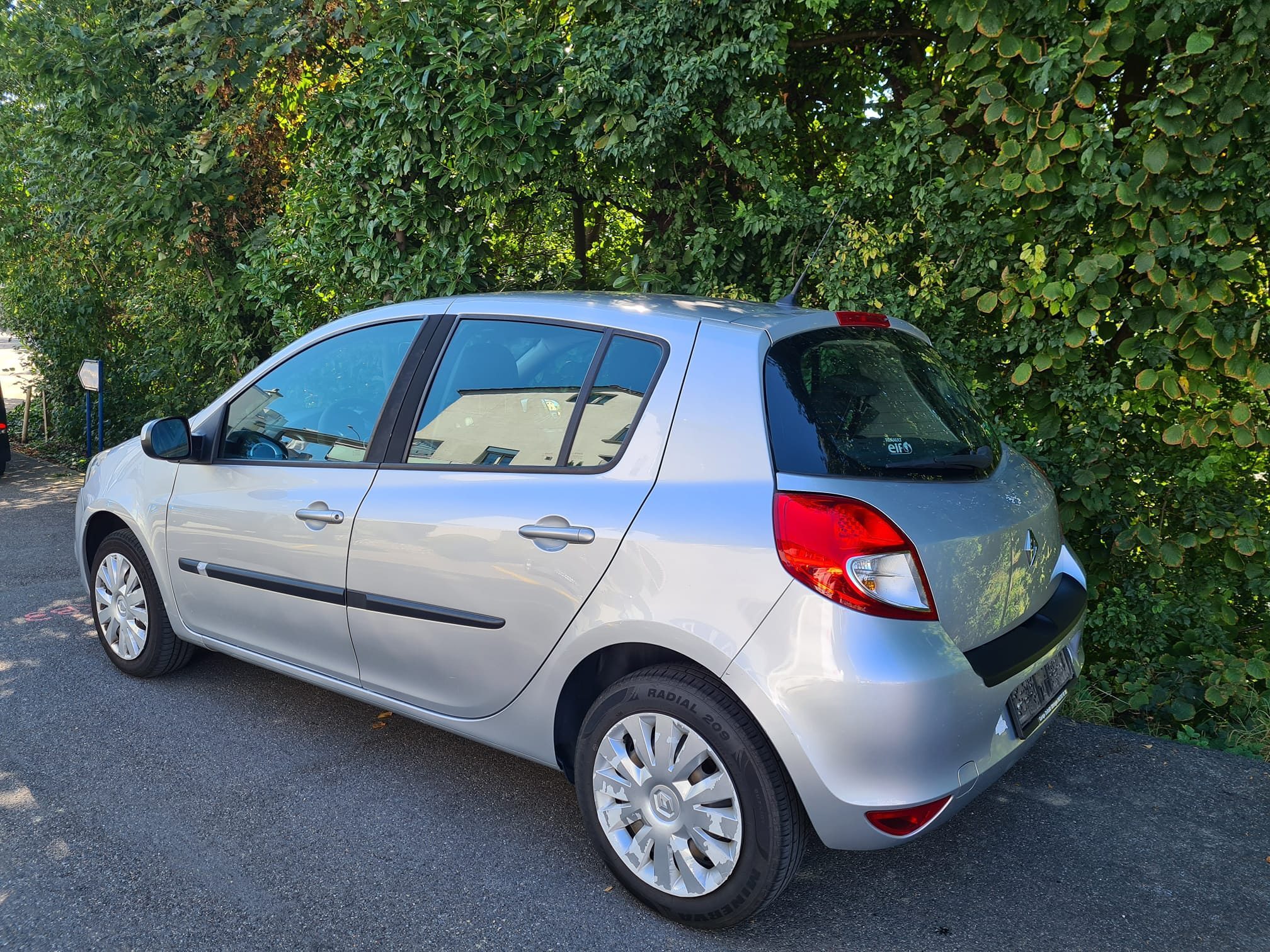 RENAULT Clio 1.2i 16V 75 PS Expression — zdjęcie 3