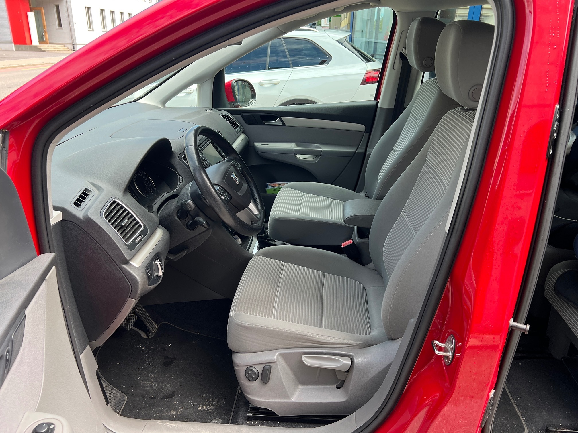 SEAT Alhambra 2.0TDI 5 — zdjęcie 14
