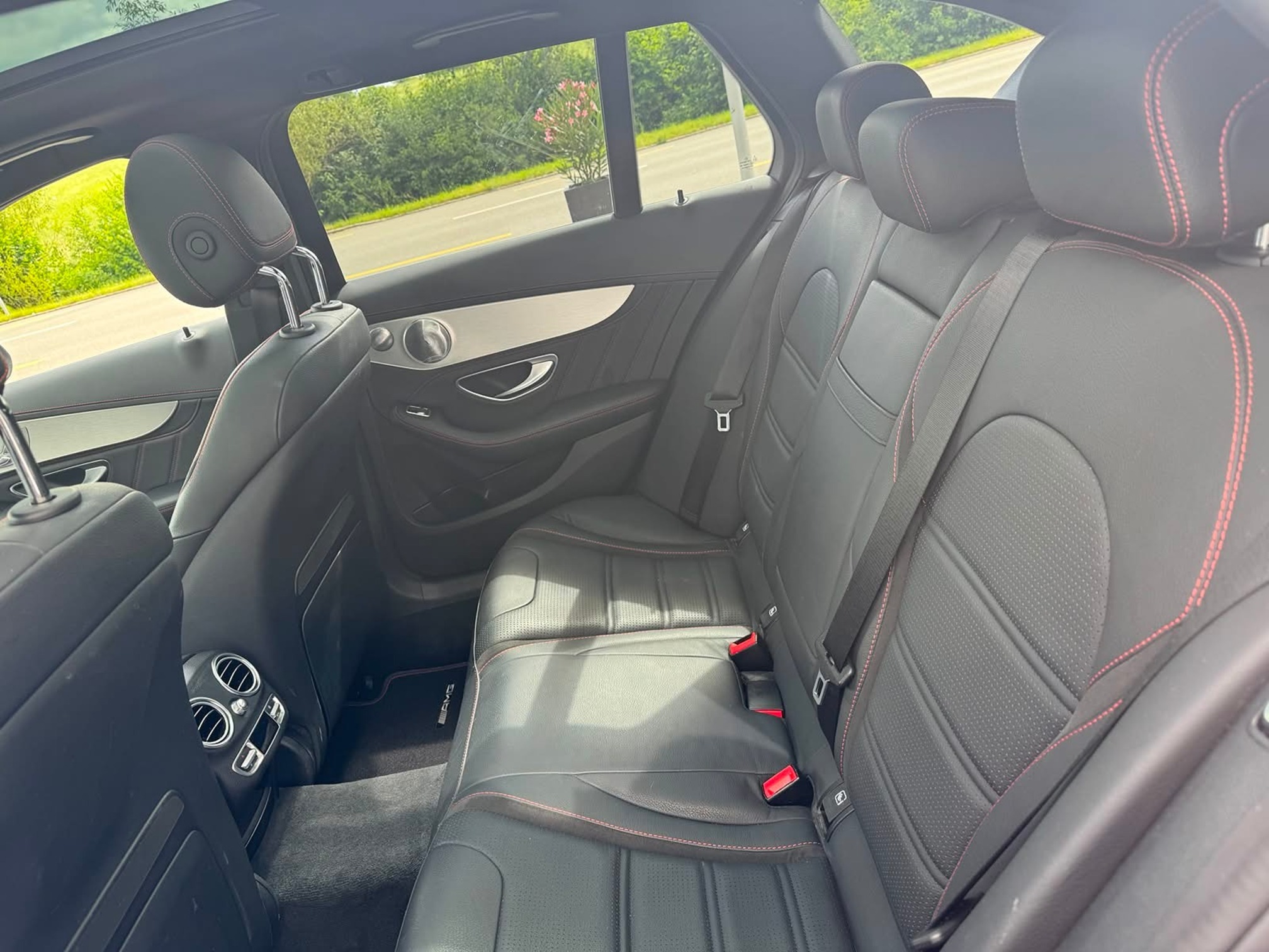 MERCEDES-BENZ AMG C 43 — zdjęcie 14
