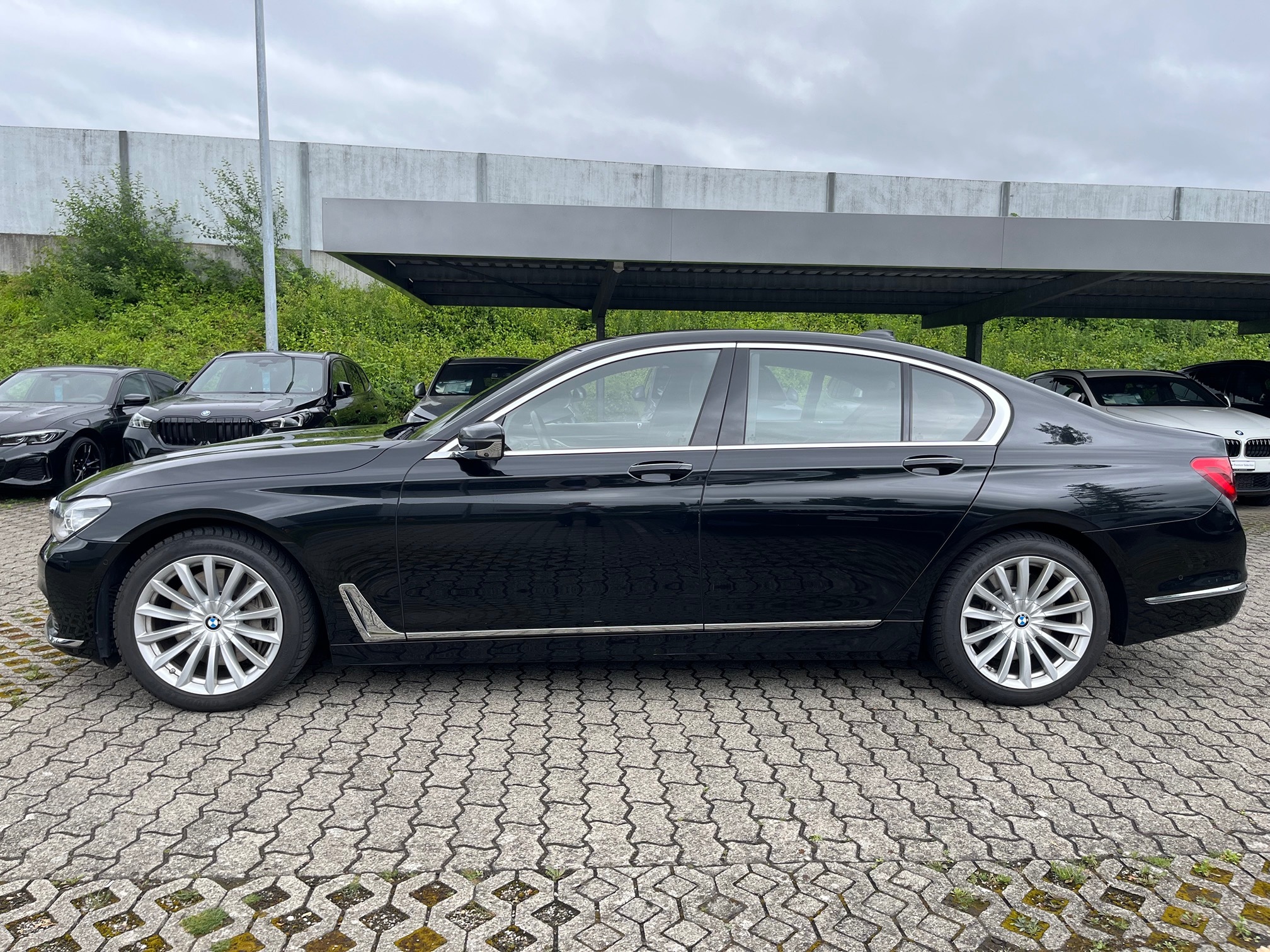 BMW 750i xDrive — zdjęcie 2