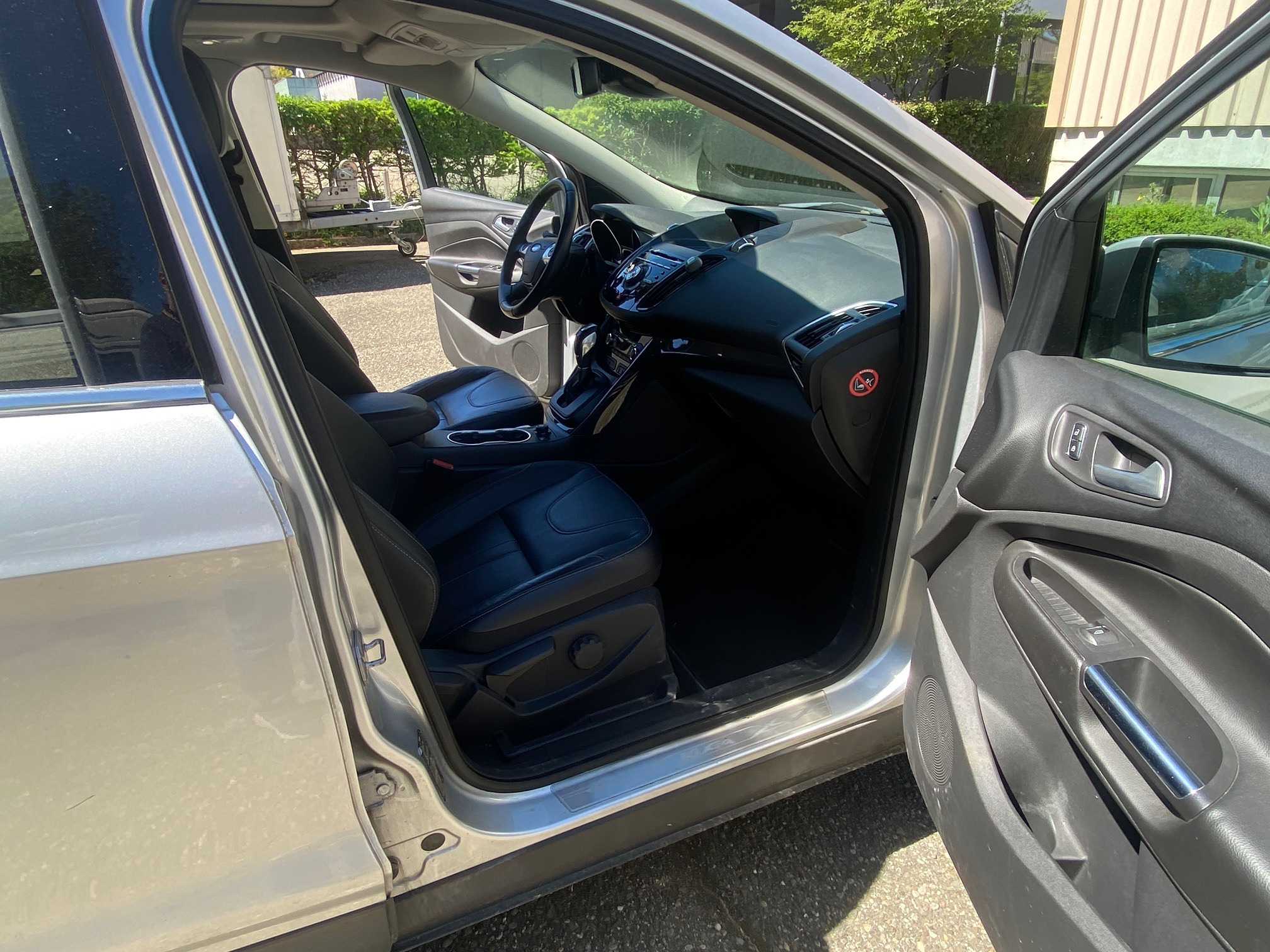 FORD Kuga 2.0 TDCi 4x4 — zdjęcie 15