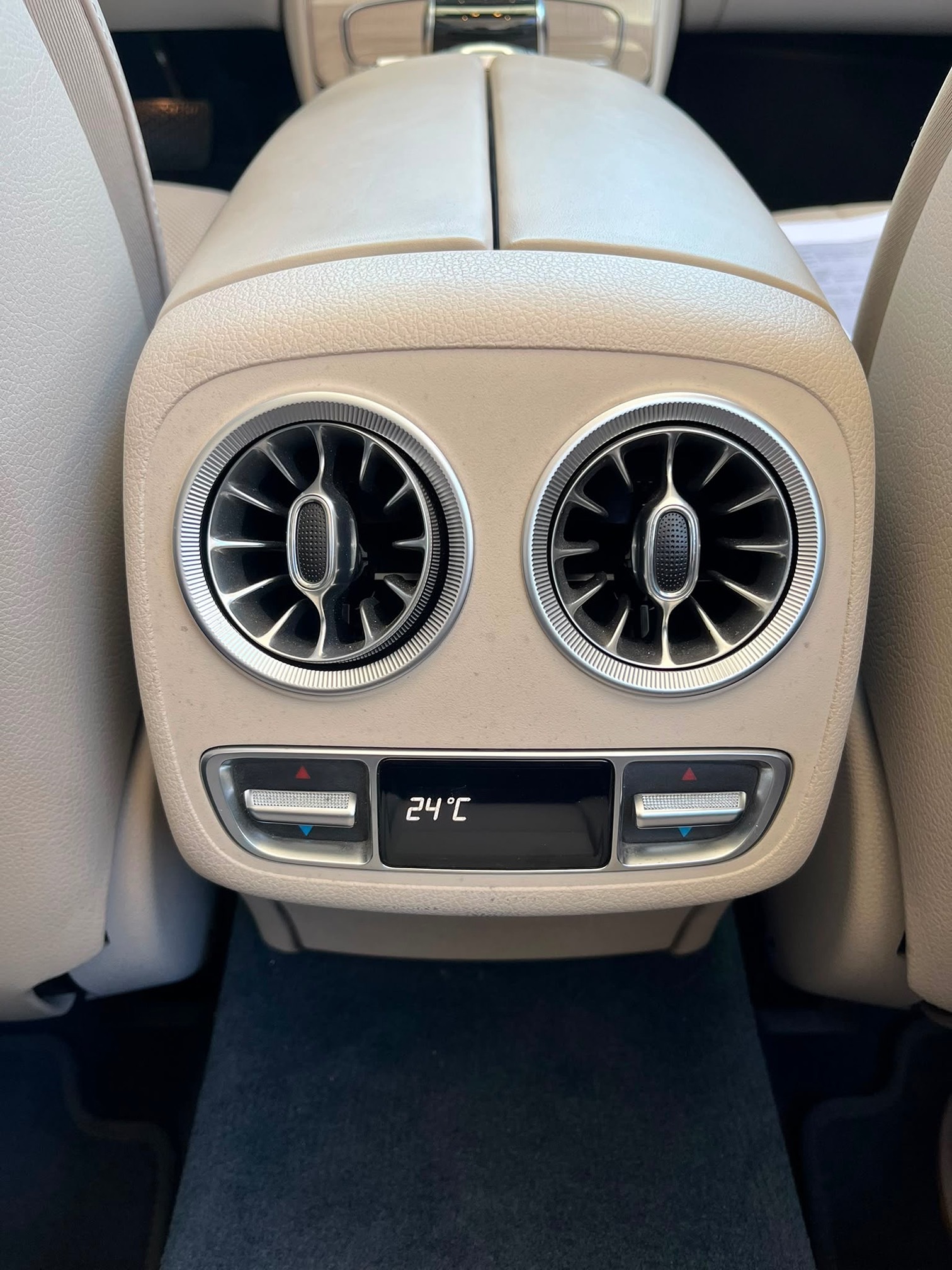 MERCEDES-BENZ E 450 4Matic — zdjęcie 14