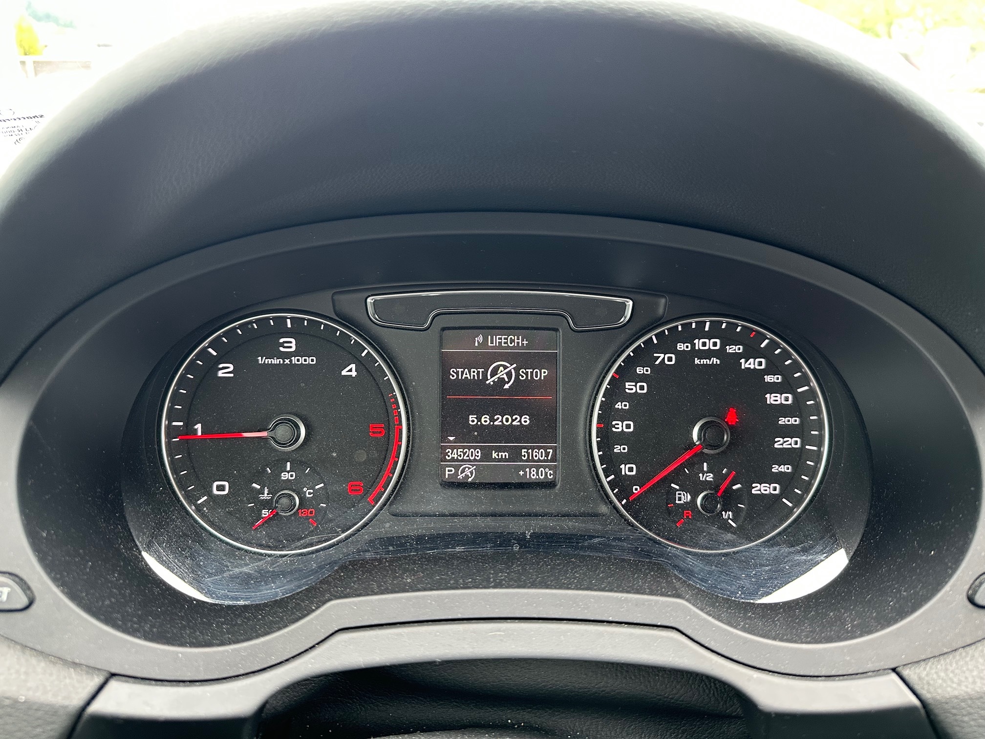 AUDI Q3 2.0TDI quattro — zdjęcie 15