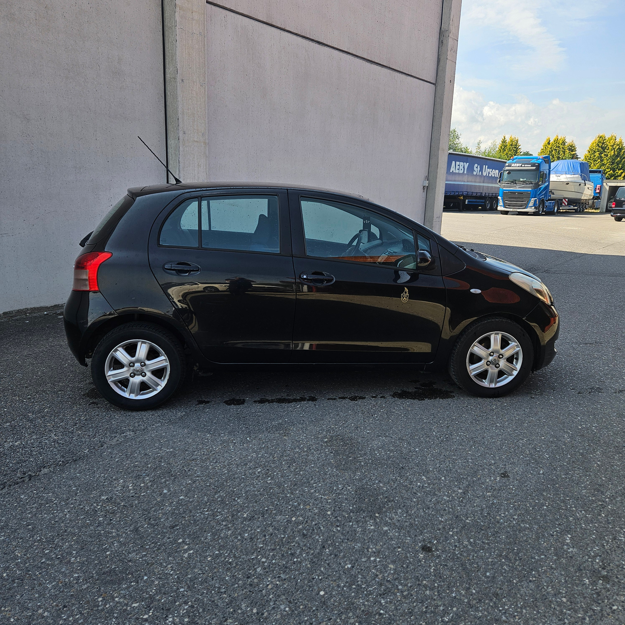 TOYOTA Yaris 1.3 — zdjęcie 3