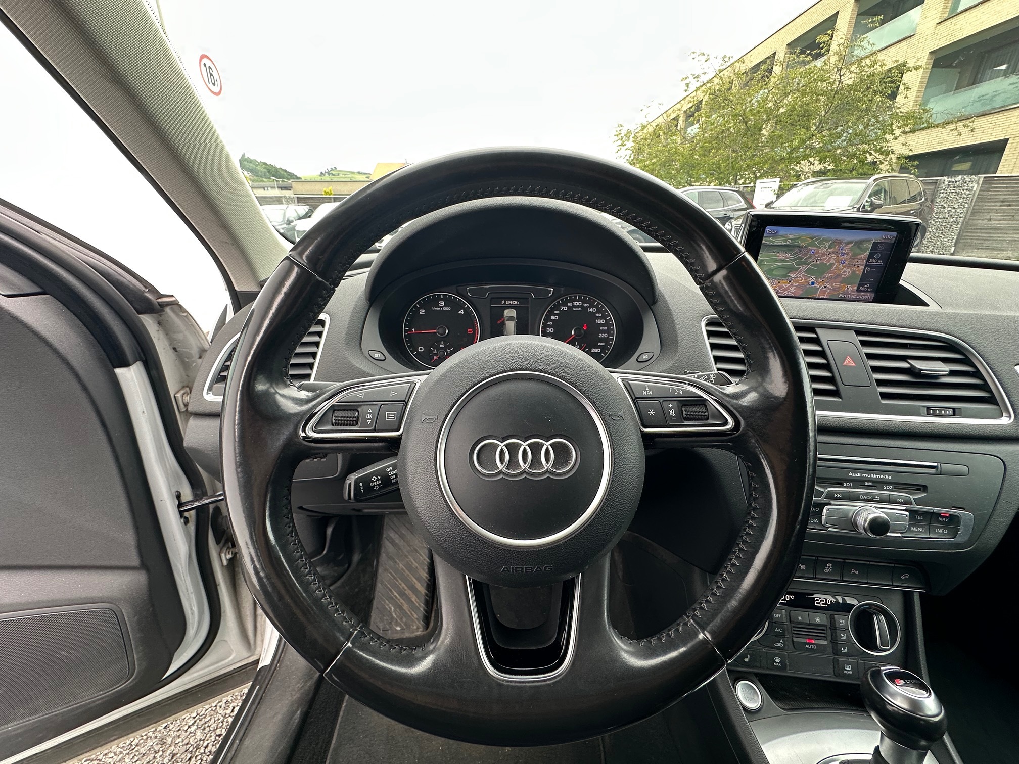 AUDI Q3 2.0TDI quattro — zdjęcie 11
