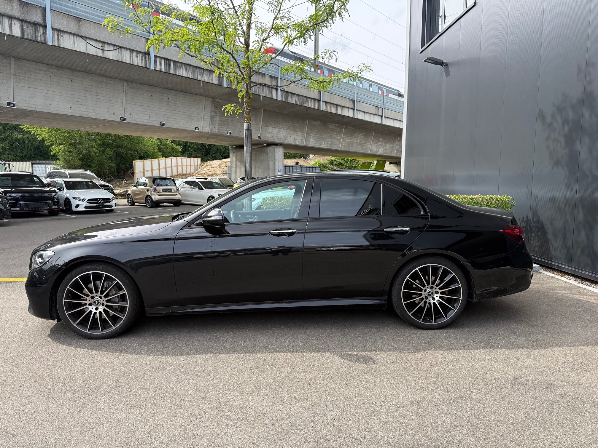 MERCEDES-BENZ E 220 d 4MATIC — zdjęcie 2