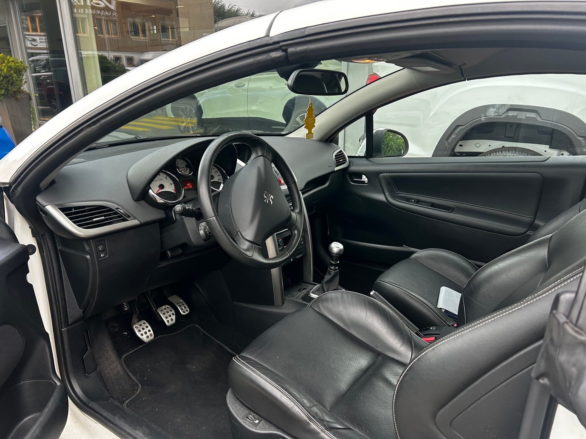 PEUGEOT 207 CC 1.6 Turbo — zdjęcie 7