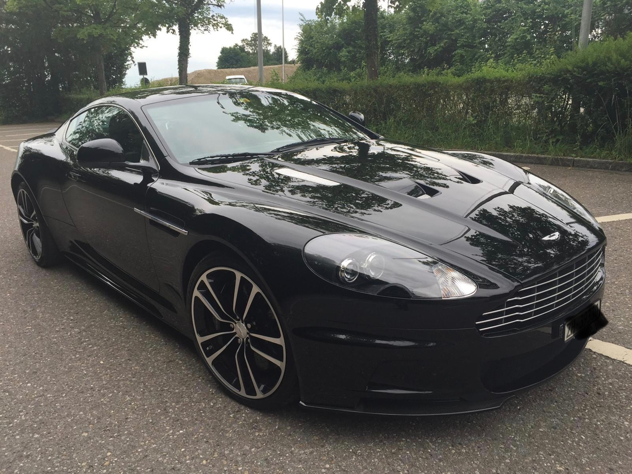 ASTON MARTIN DBS Coupé — zdjęcie 1