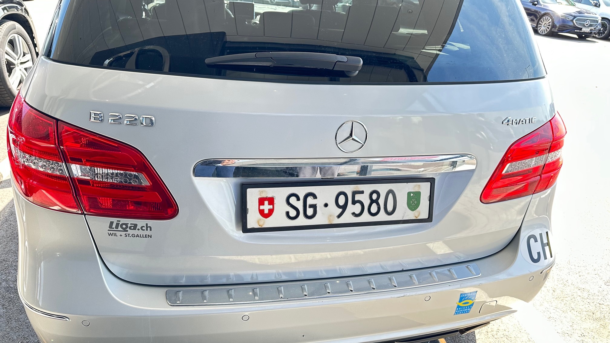 MERCEDES-BENZ B 220 4m — zdjęcie 6