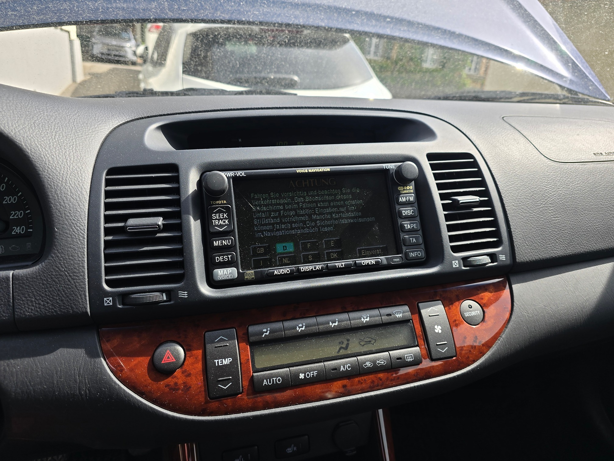 TOYOTA Camry 3.0 V6 — zdjęcie 11