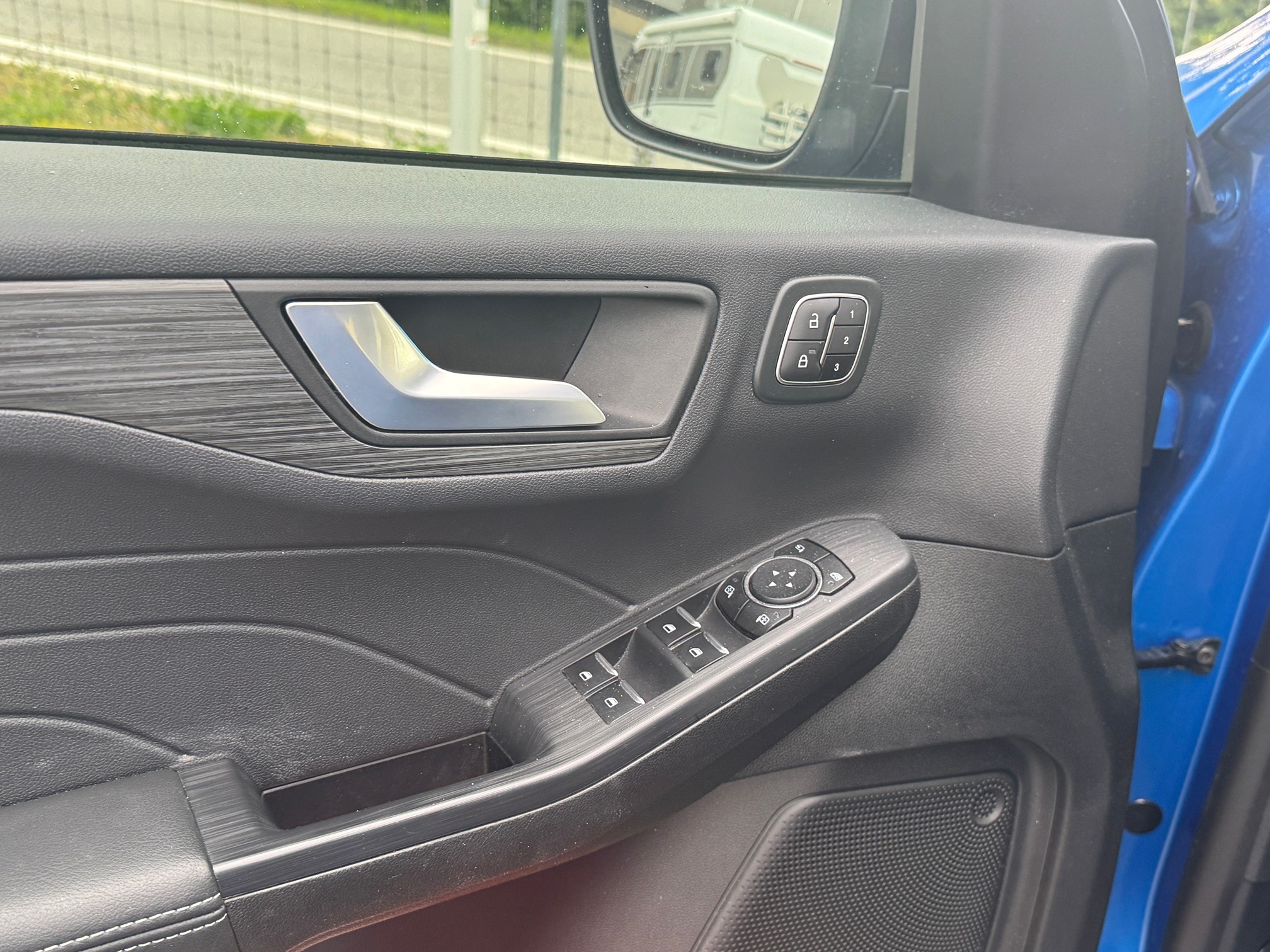 FORD Kuga — zdjęcie 8