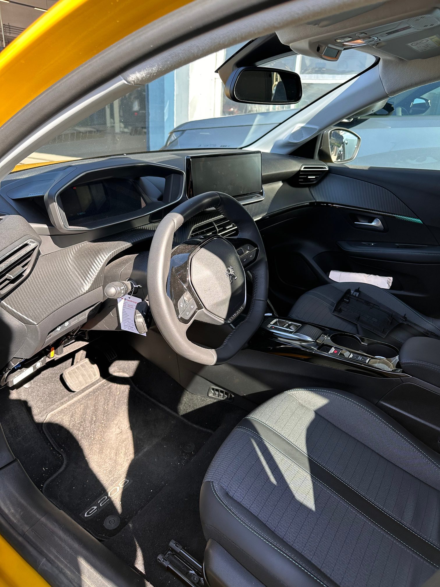 PEUGEOT e-208 — zdjęcie 5