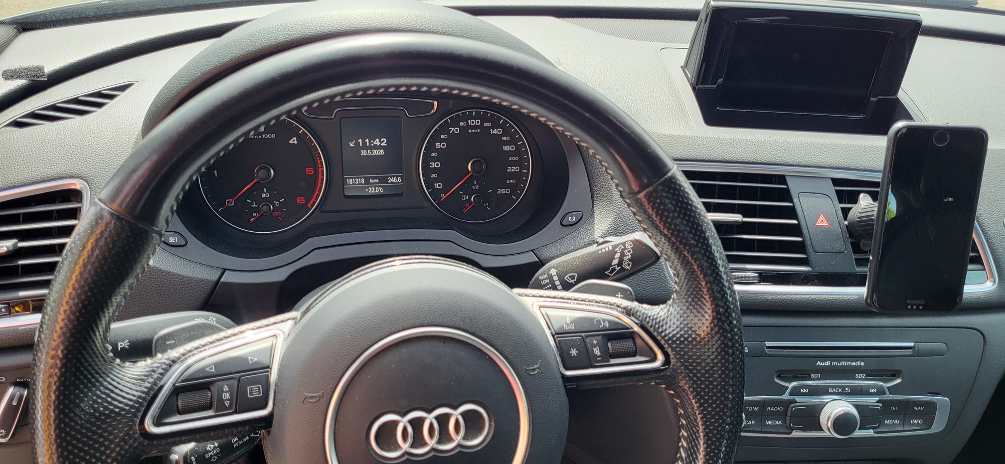 AUDI Q3 2.0TDI quattro — zdjęcie 11
