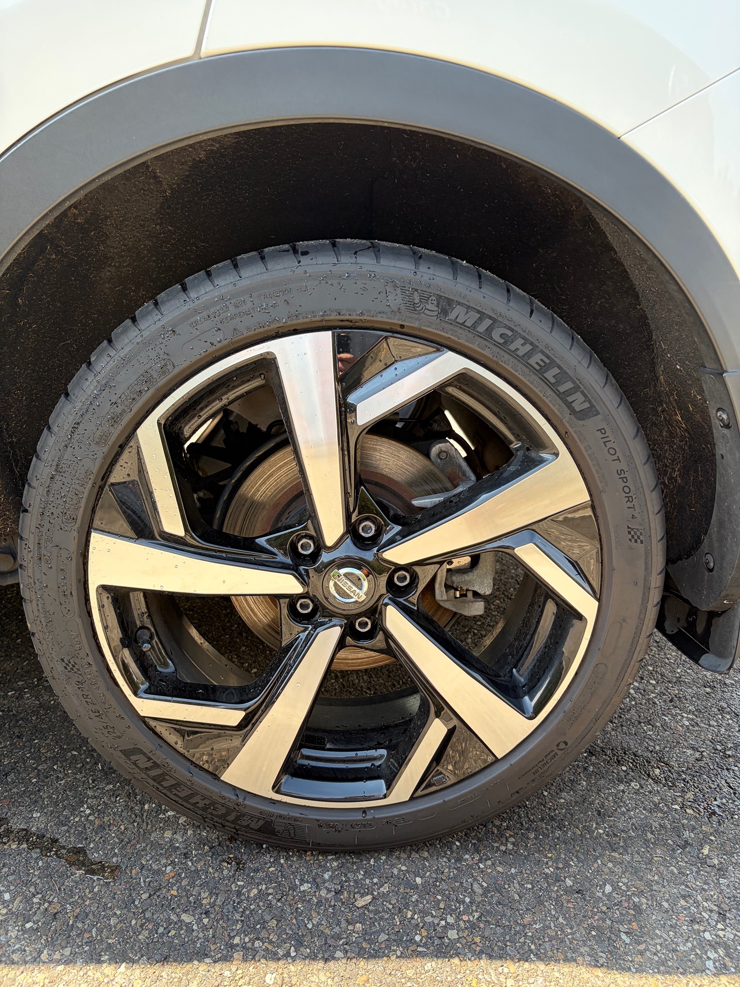 NISSAN Qashqai — zdjęcie 9