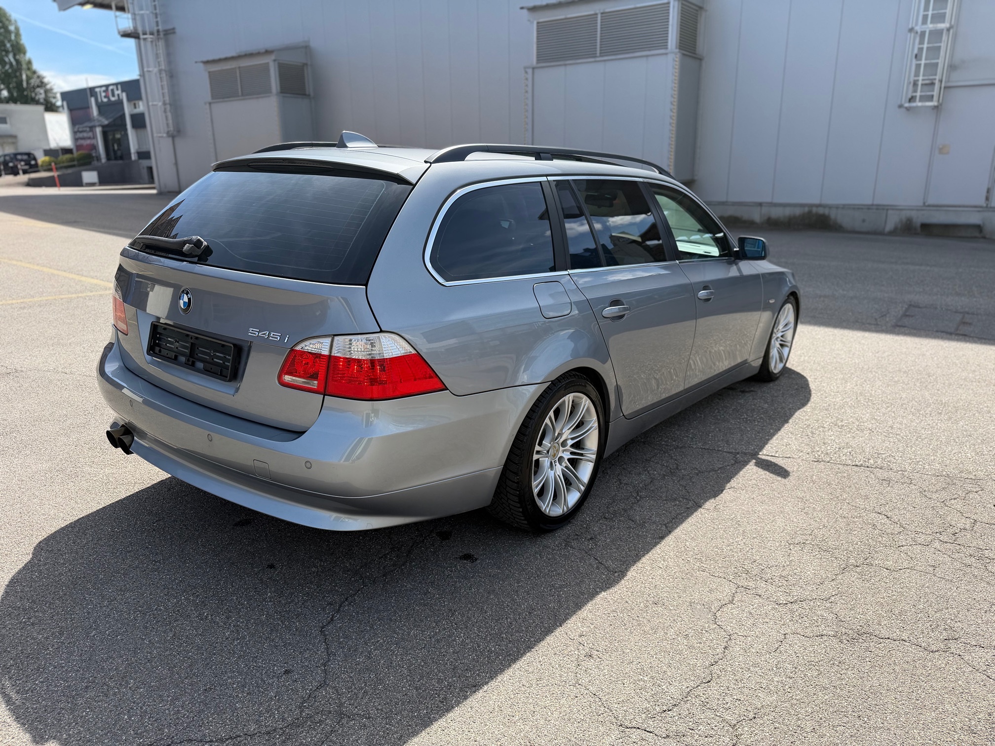 BMW 545i Touring — zdjęcie 4