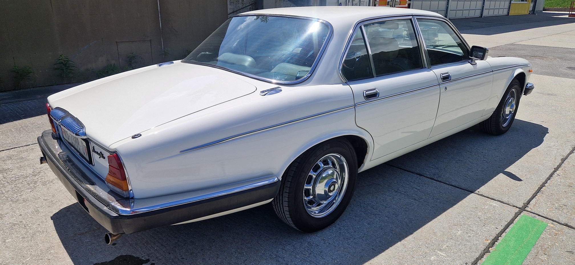 DAIMLER Double SIX Vanden Plass — zdjęcie 3
