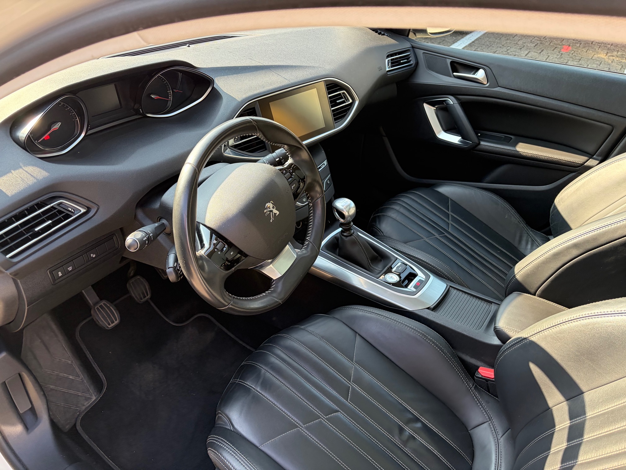 PEUGEOT 308 SW e-THP — zdjęcie 10