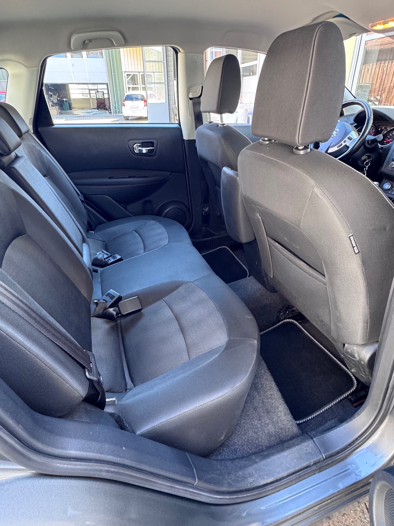 NISSAN Qashqai 1.6 — zdjęcie 15