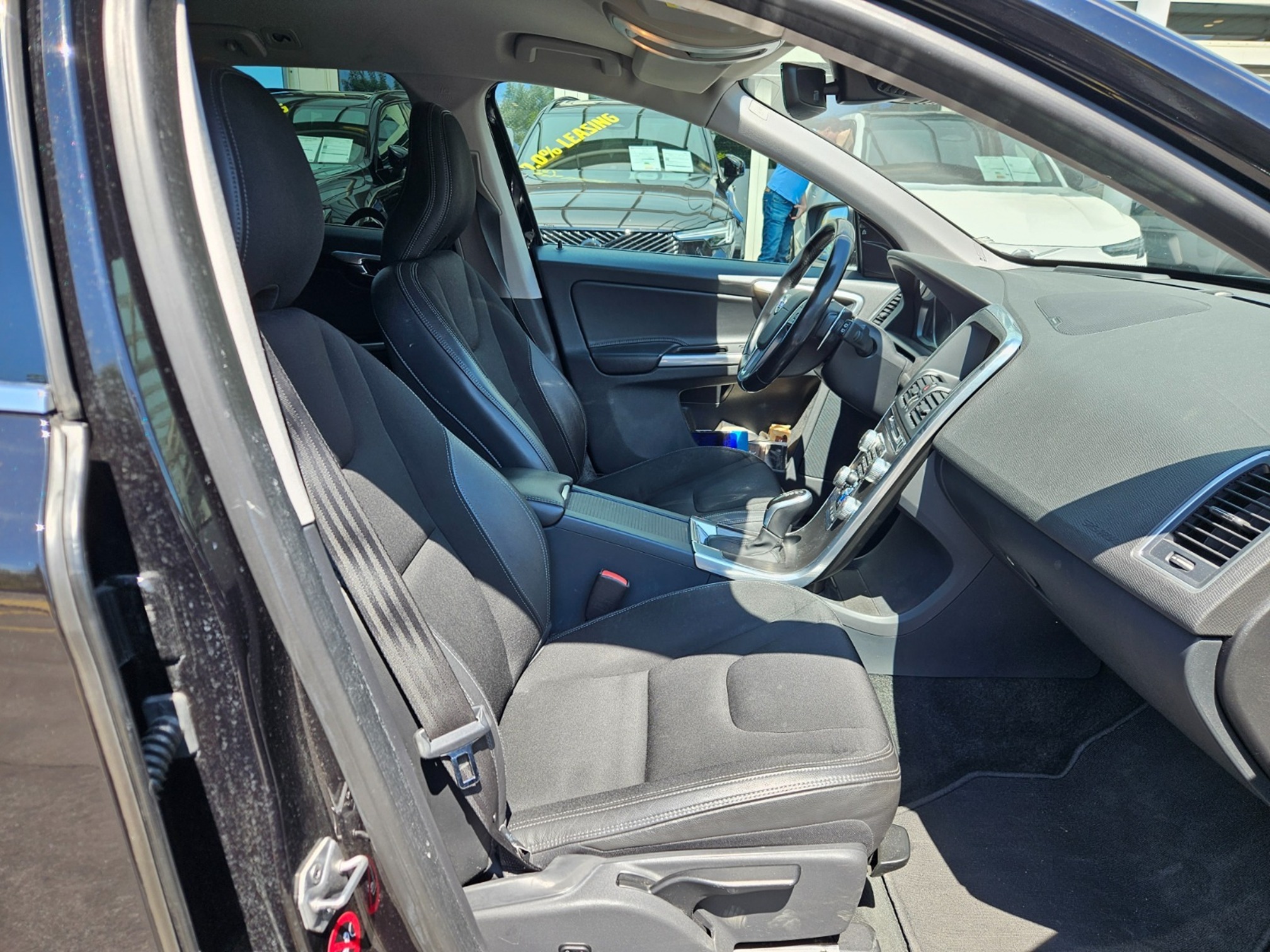 VOLVO XC60 D4 AWD — zdjęcie 14