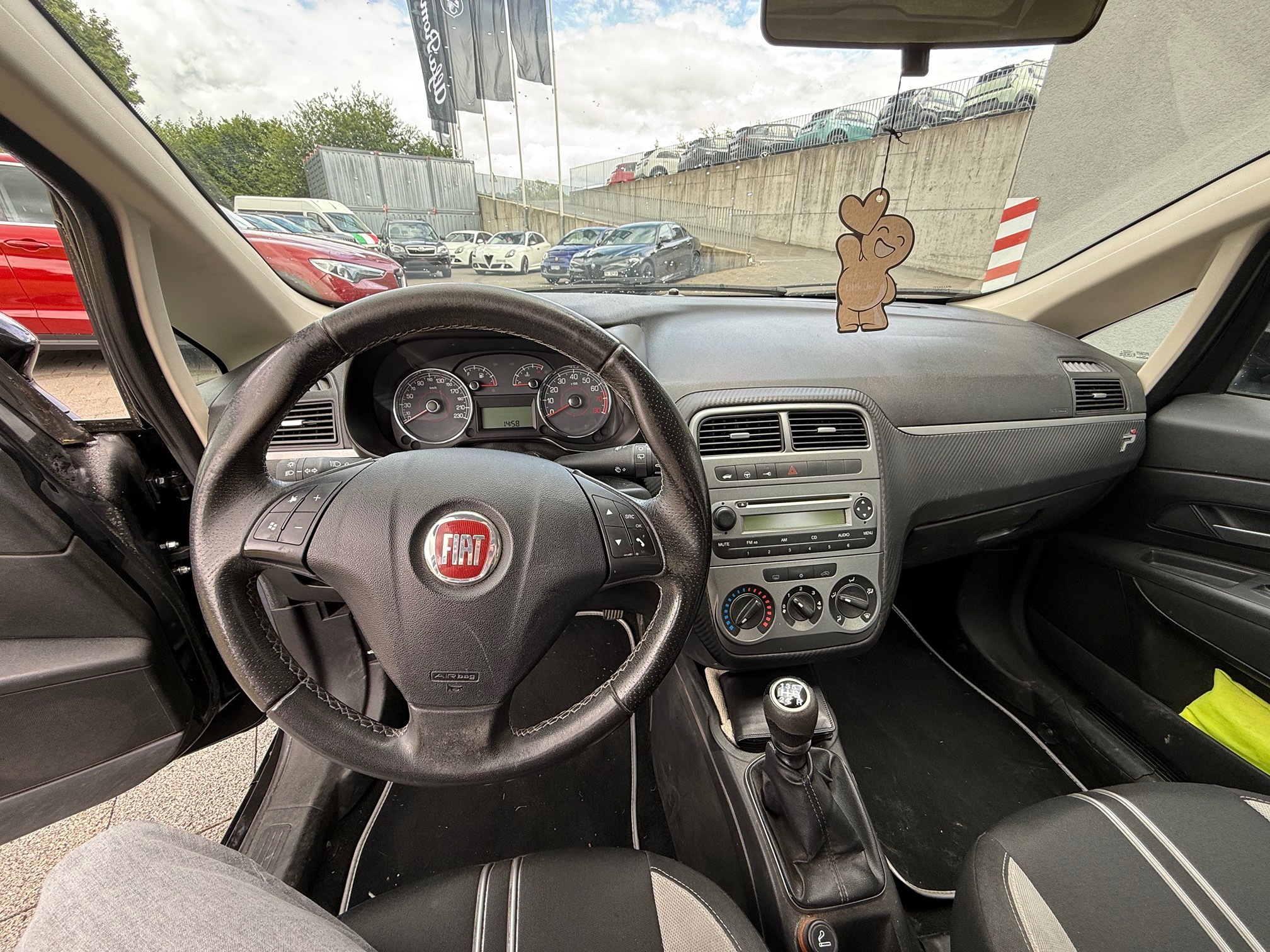 FIAT Punto 1.4 8V — zdjęcie 8