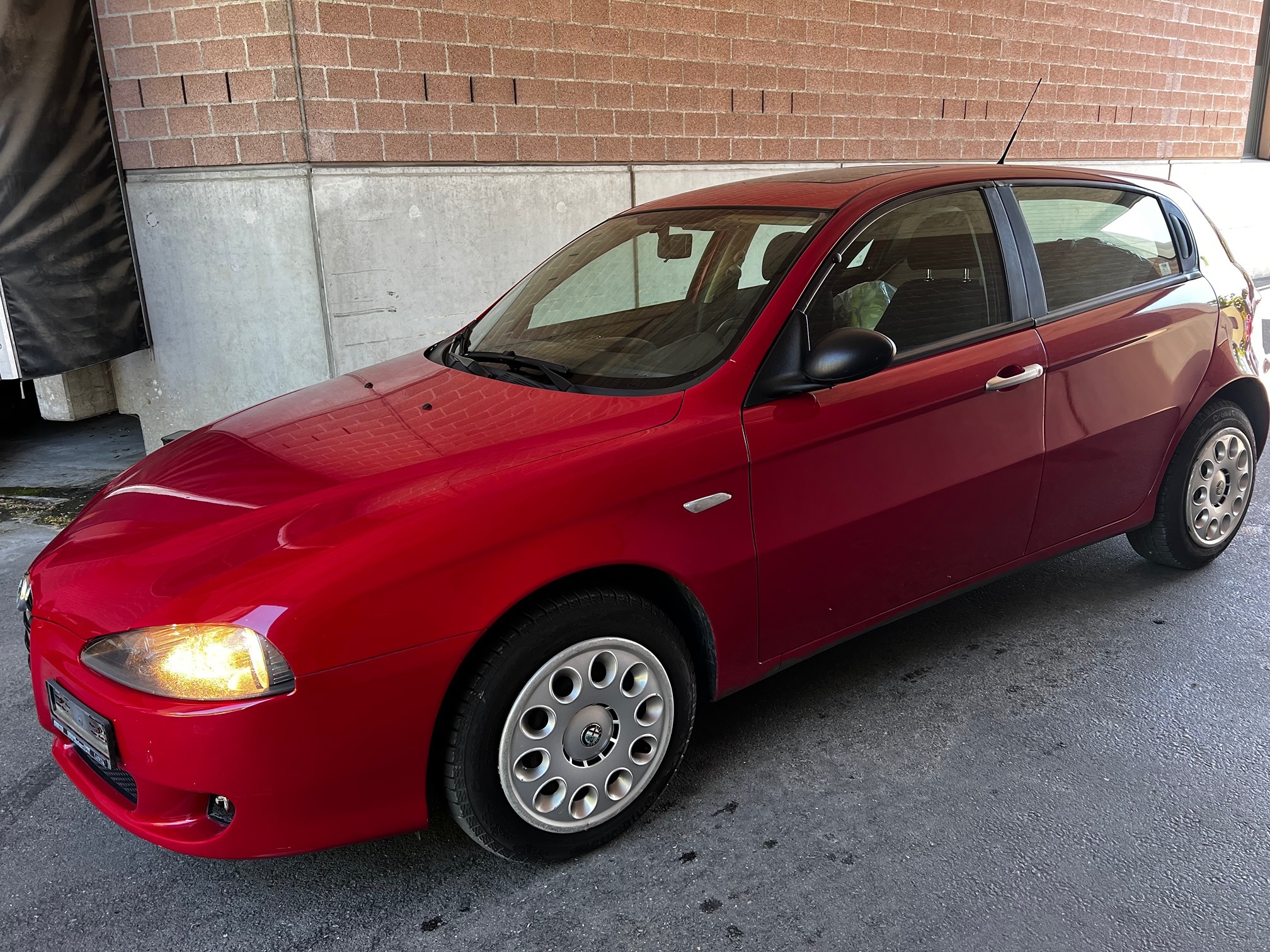 ALFA ROMEO 147 1.6 TS 16V — zdjęcie 2