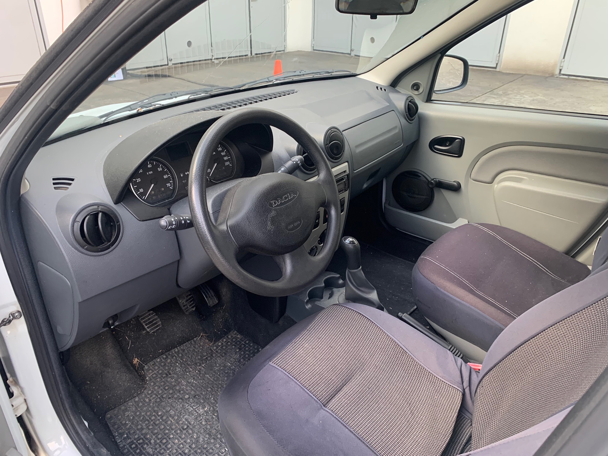 DACIA Logan 1.6 — zdjęcie 12