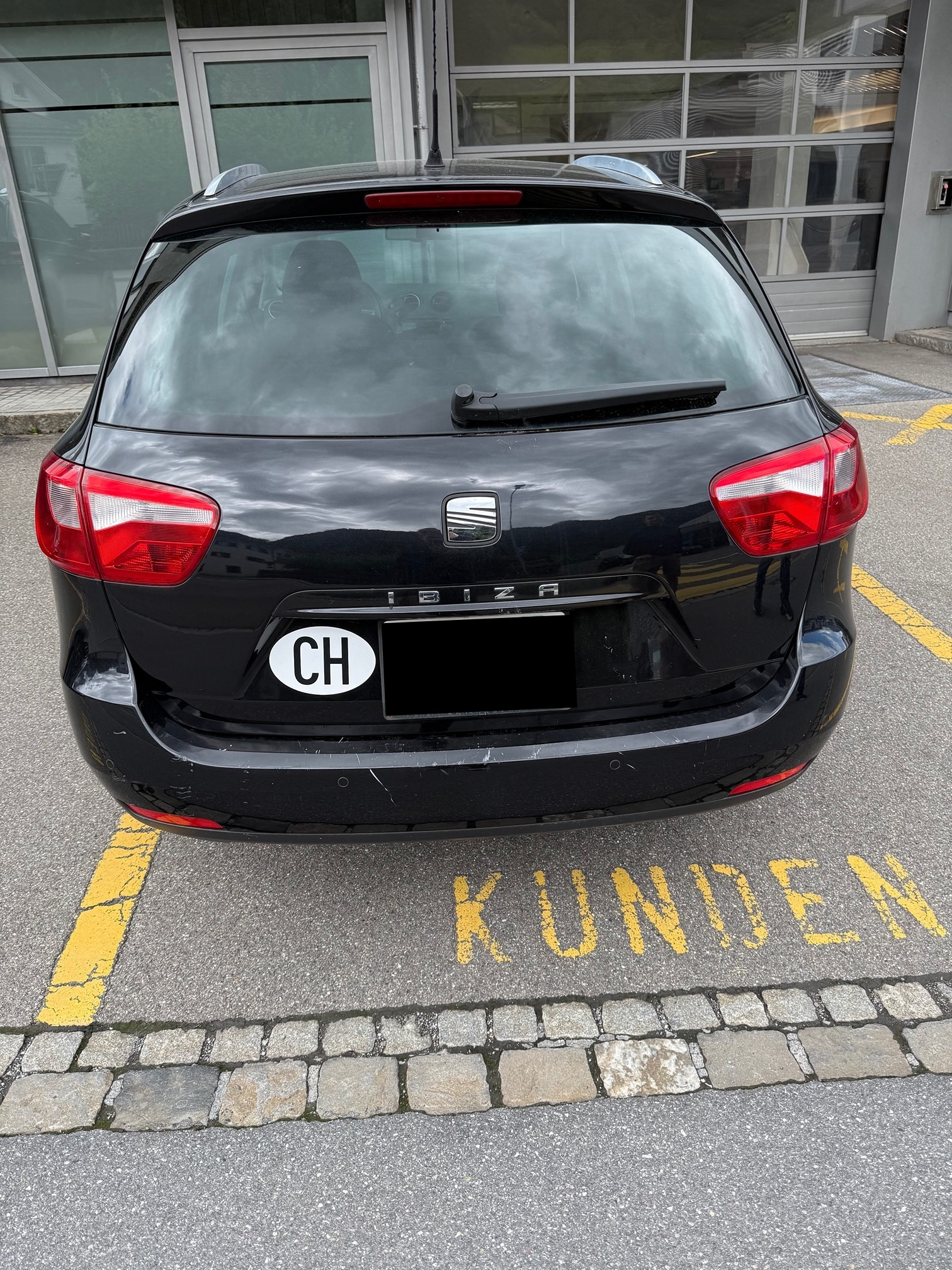 SEAT Ibiza 1.2 TSI ST — zdjęcie 2