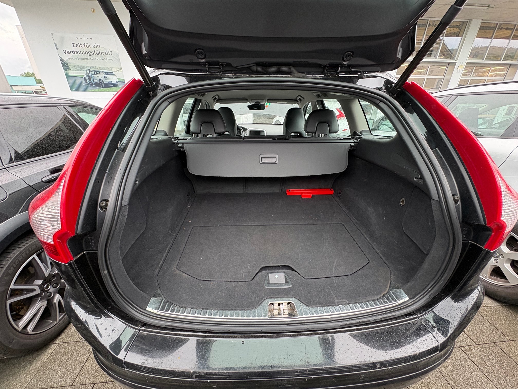 VOLVO XC60 D4 AWD — zdjęcie 9