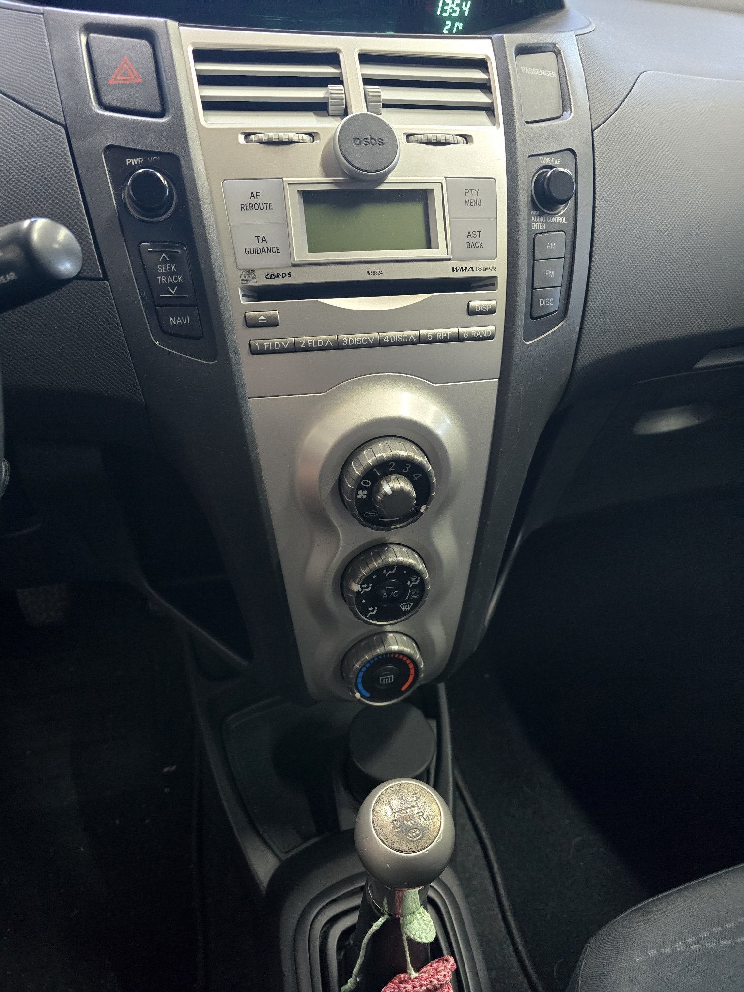 TOYOTA Yaris 1.3 — zdjęcie 10